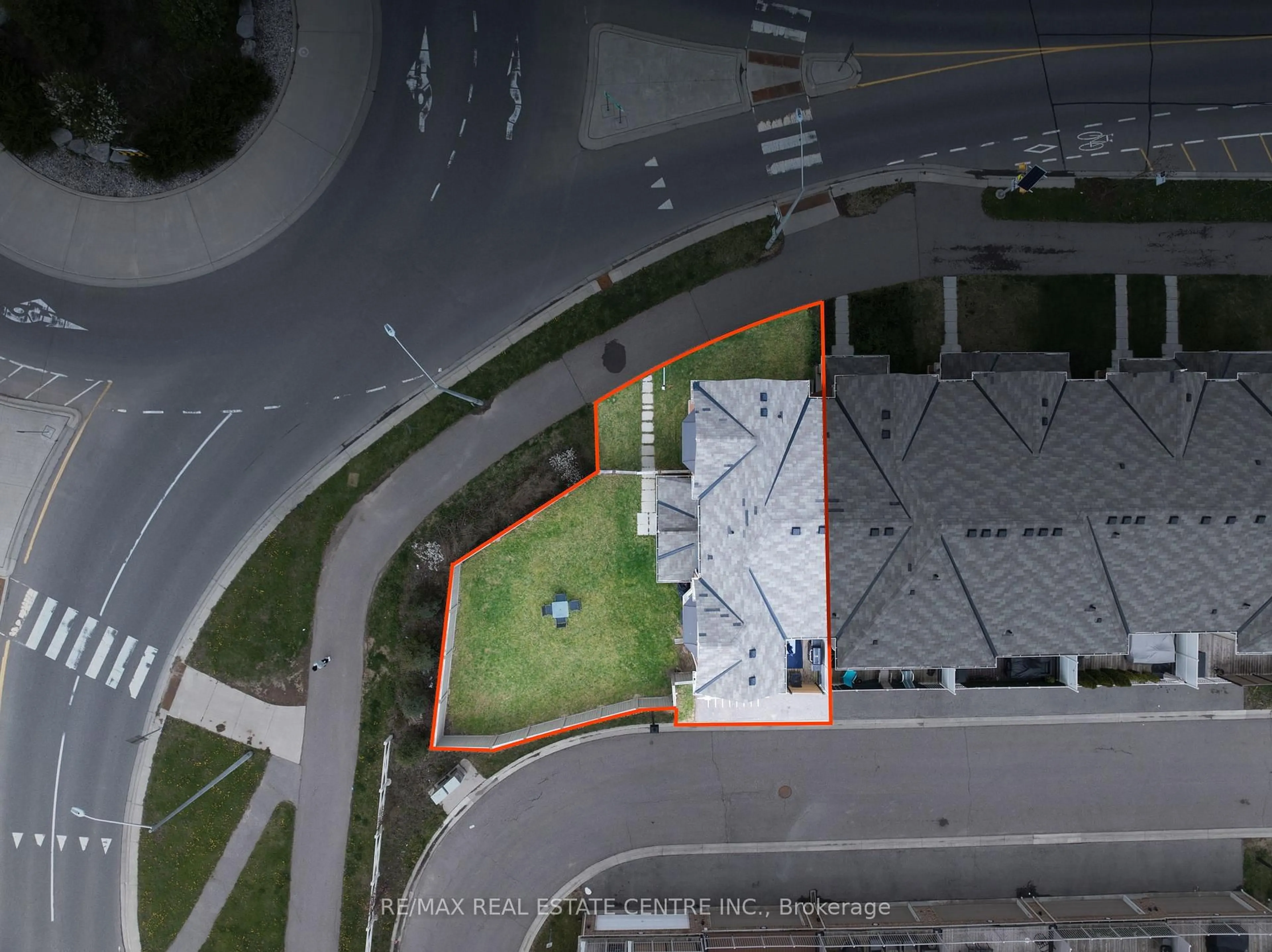 A pic from outside/outdoor area/front of a property/back of a property/a pic from drone, street for 100 Whitlock Ave, Milton Ontario L9T 7K6