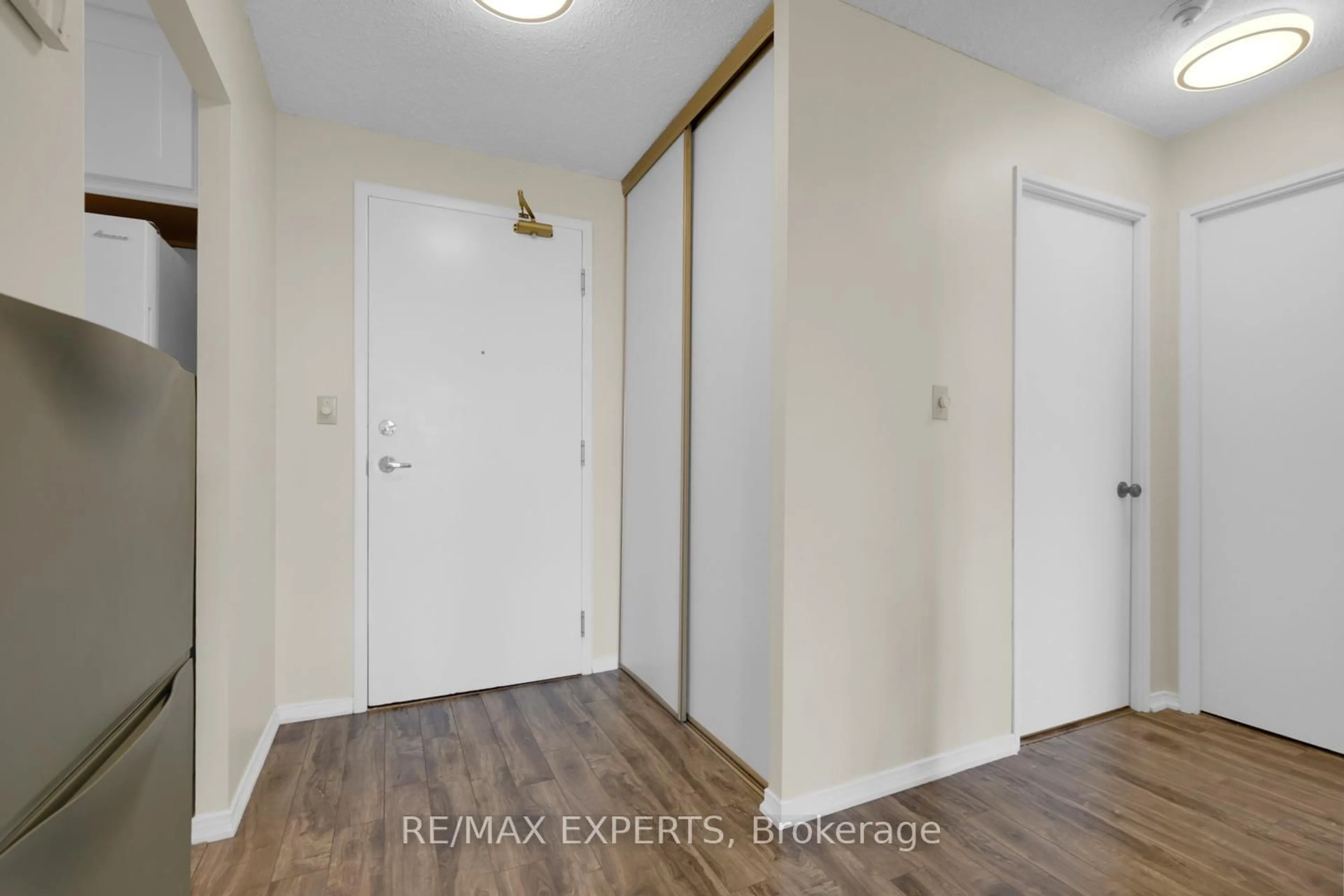 Unknown for 145 Hillcrest Ave #502, Mississauga Ontario L5B 3Z1