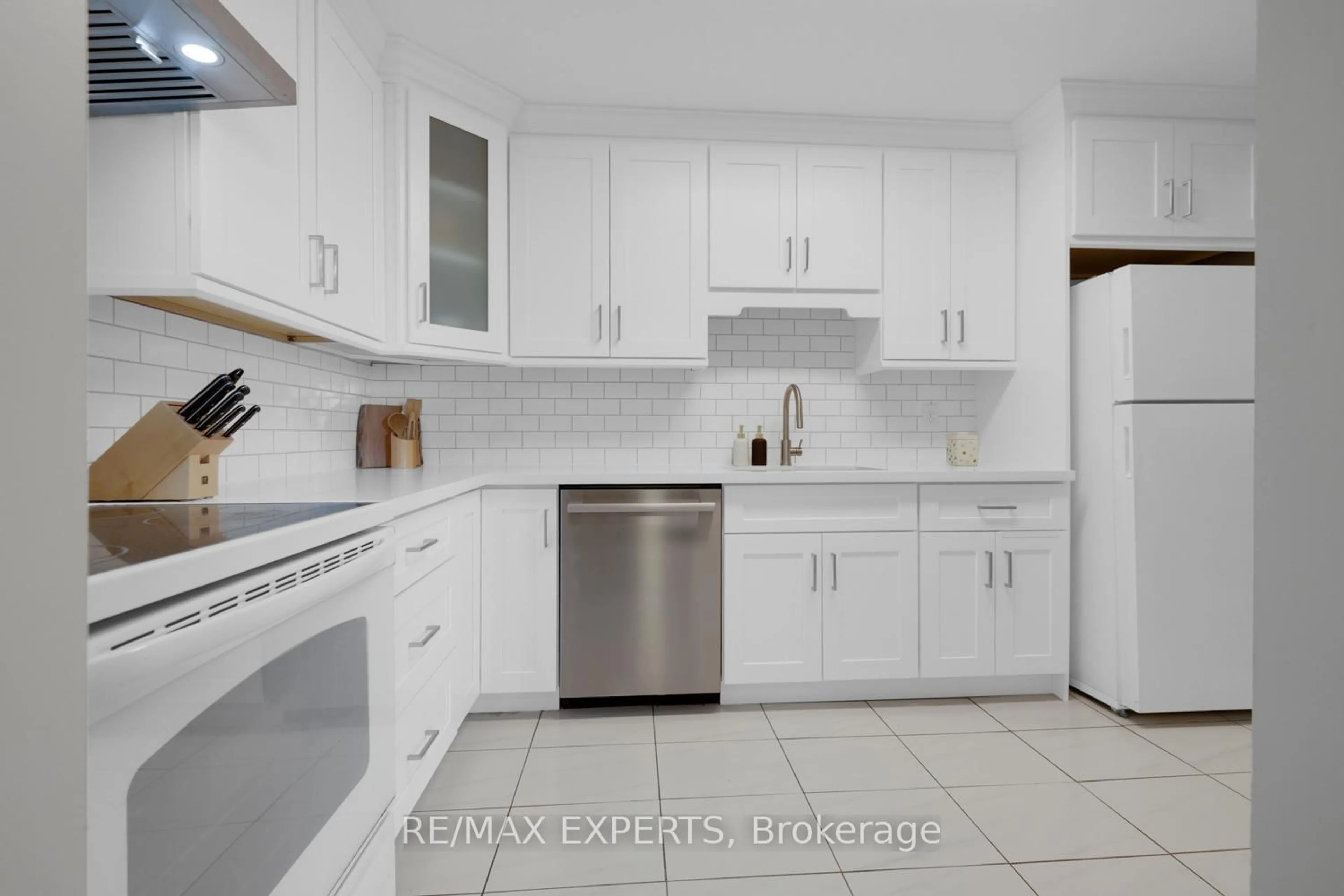 Unknown for 145 Hillcrest Ave #502, Mississauga Ontario L5B 3Z1