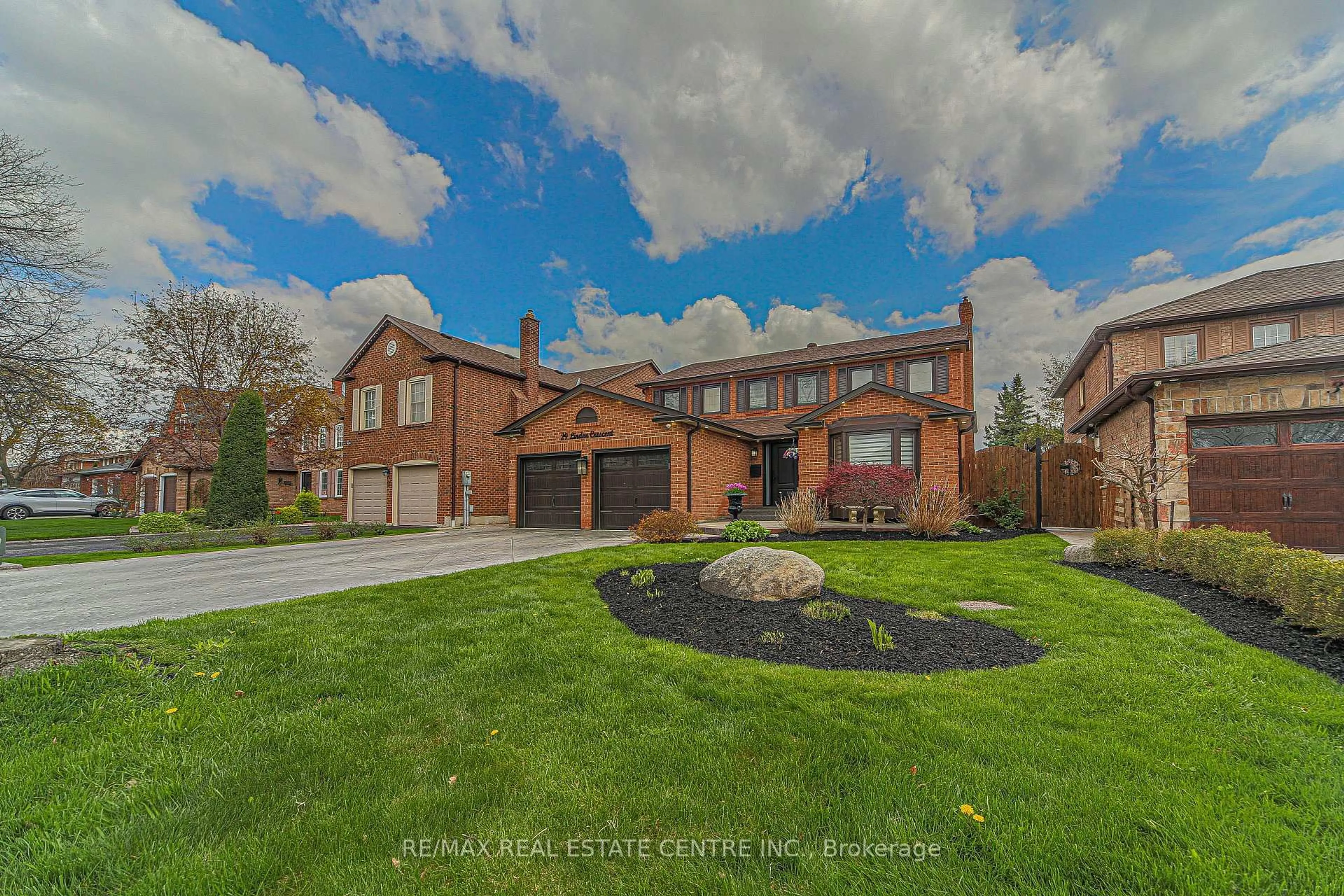 Home with brick exterior material, street for 29 Linden Cres, Brampton Ontario L6S 4A1