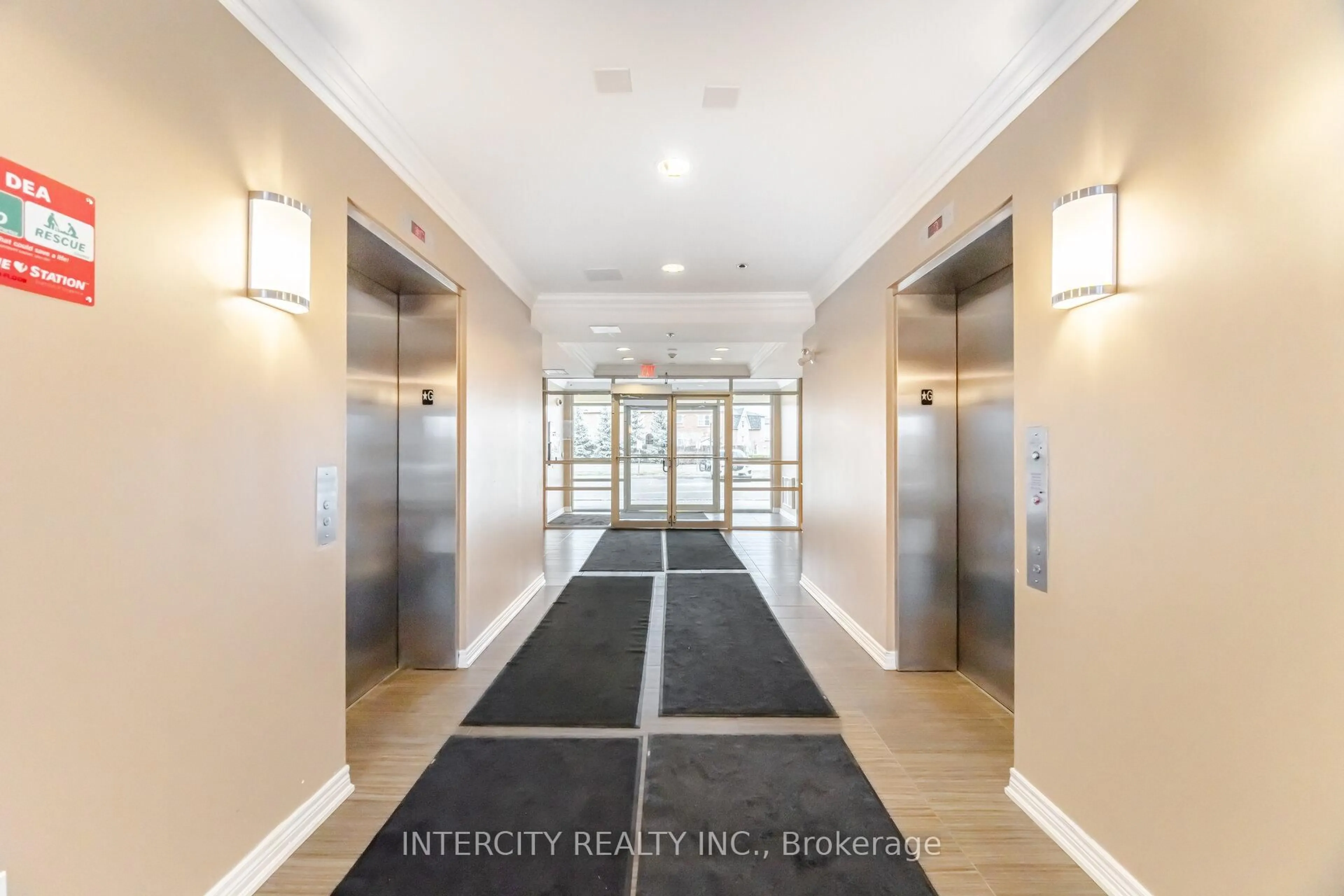 Indoor foyer for 1419 Costigan Rd #214, Milton Ontario L9T 2L4