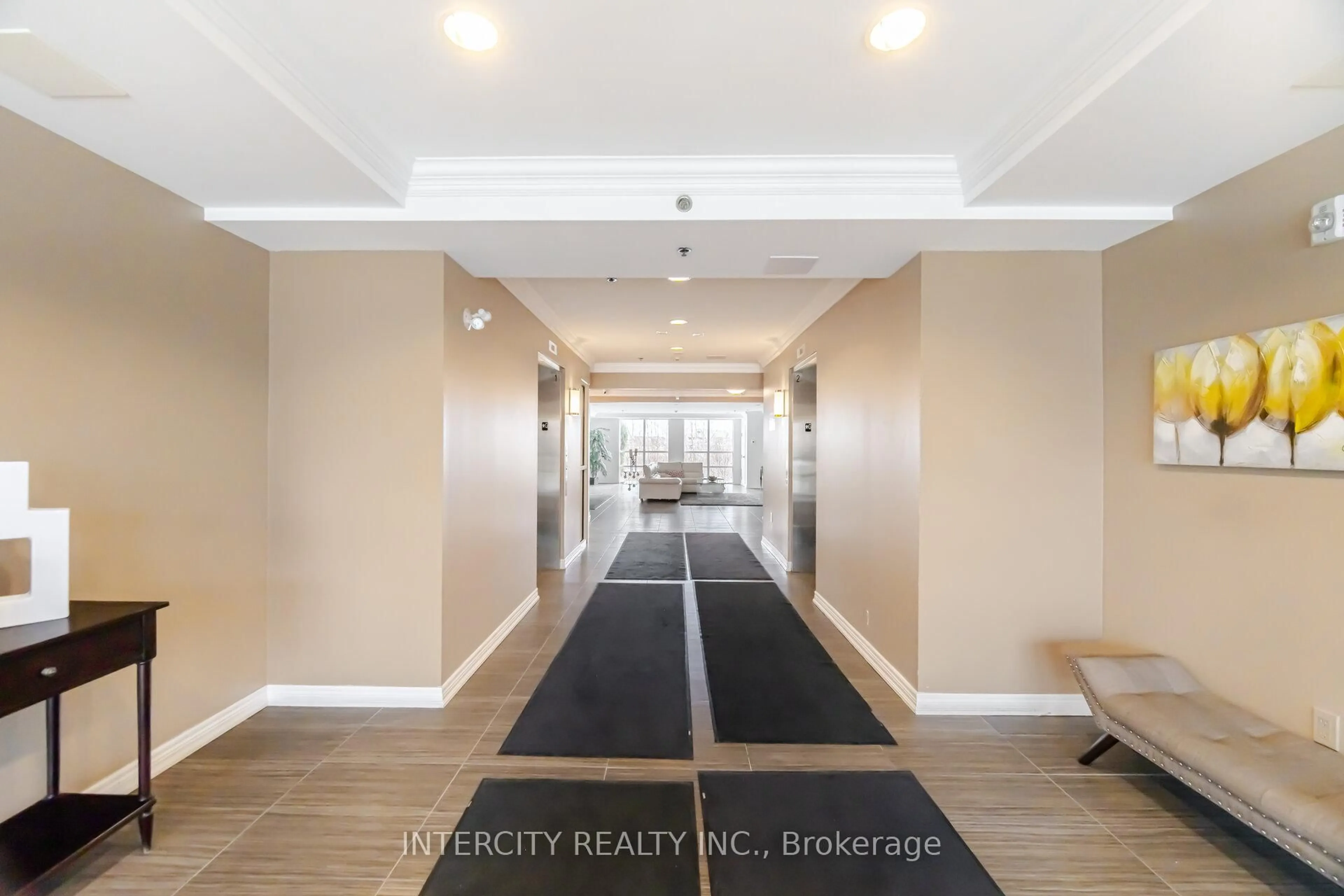 Indoor foyer for 1419 Costigan Rd #214, Milton Ontario L9T 2L4