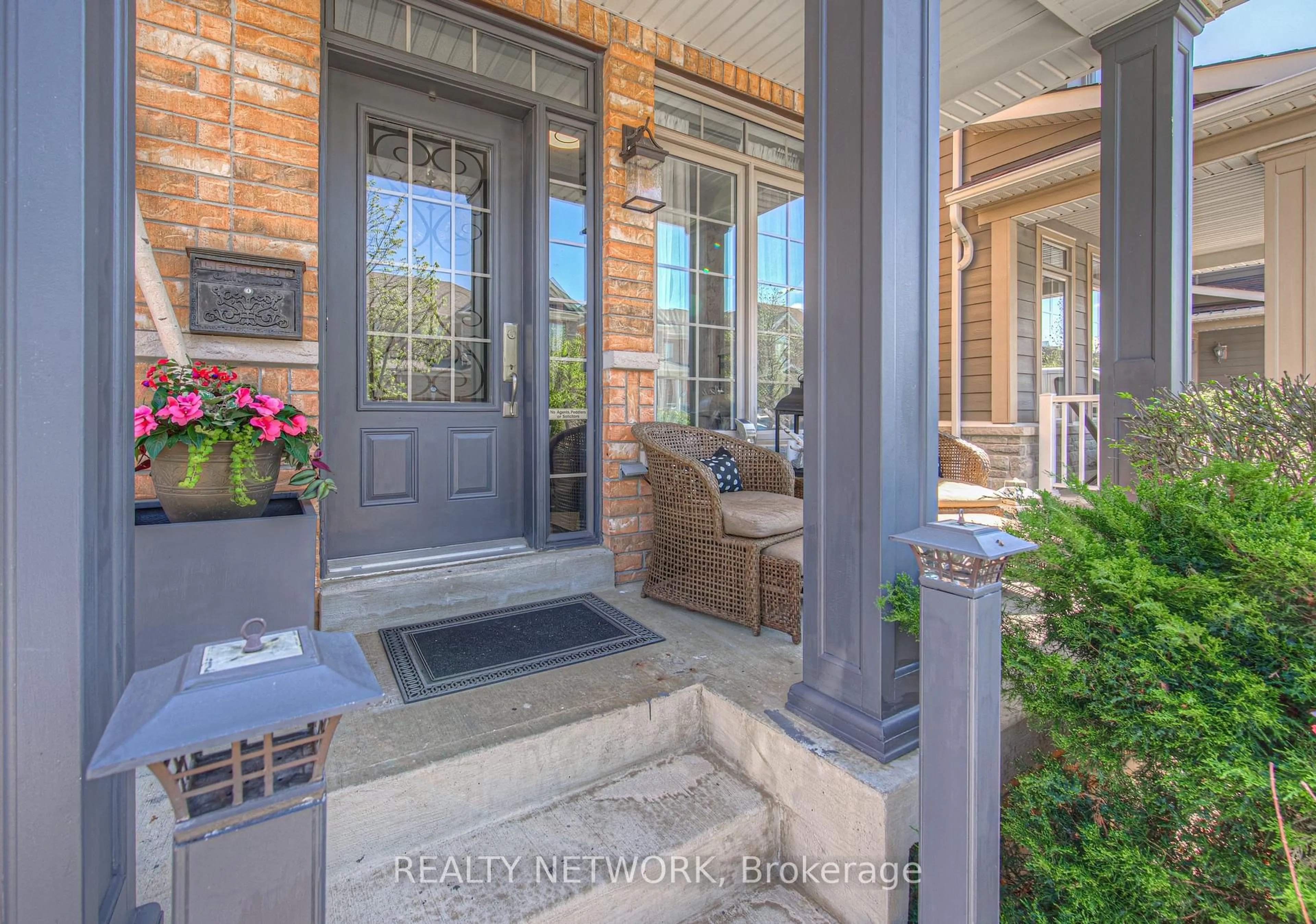Indoor entryway for 32 Forbes Terr, Milton Ontario L9T 3X3