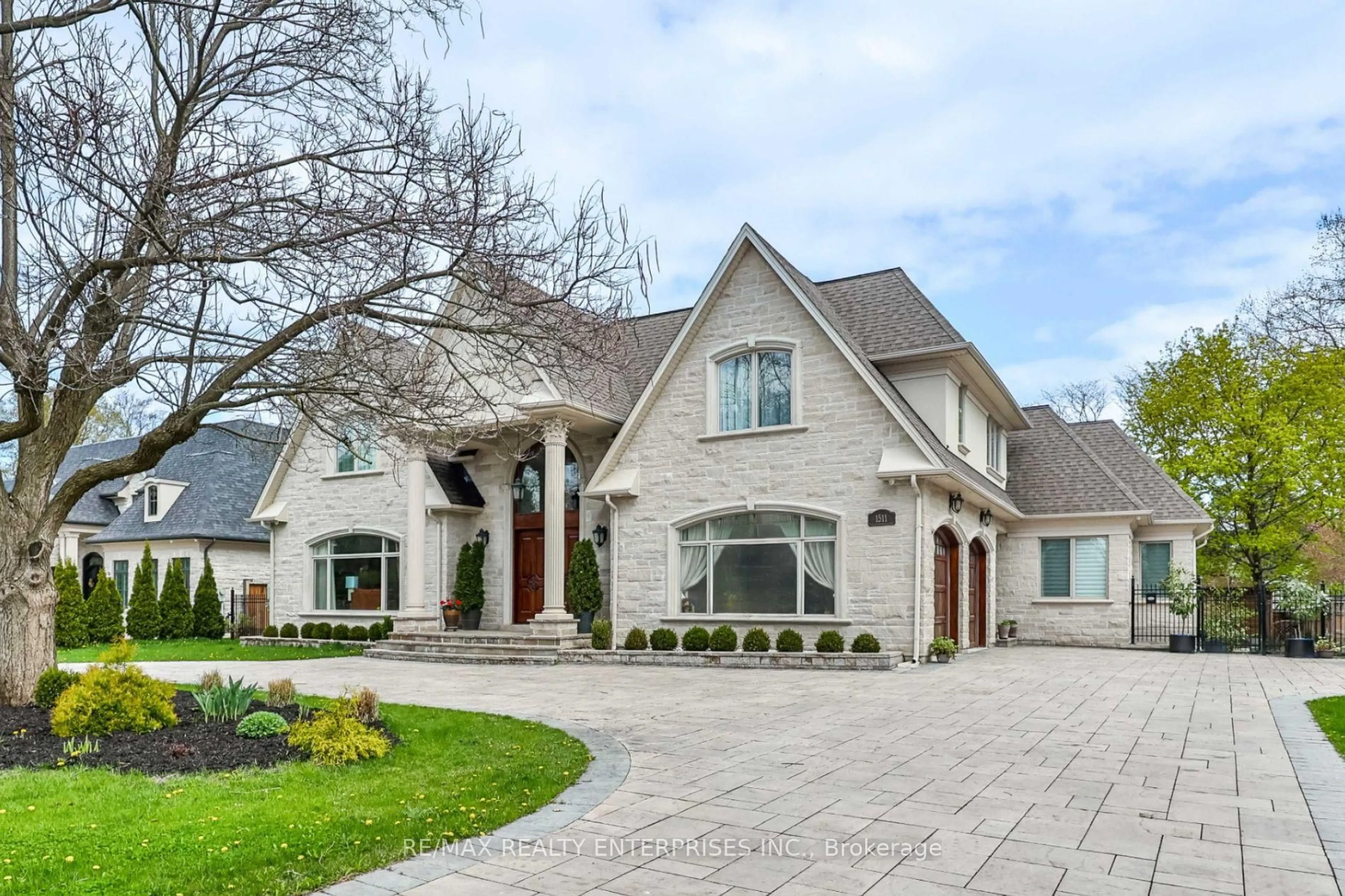 Home with brick exterior material, street for 1511 Broadmoor Ave, Mississauga Ontario L5G 3T7