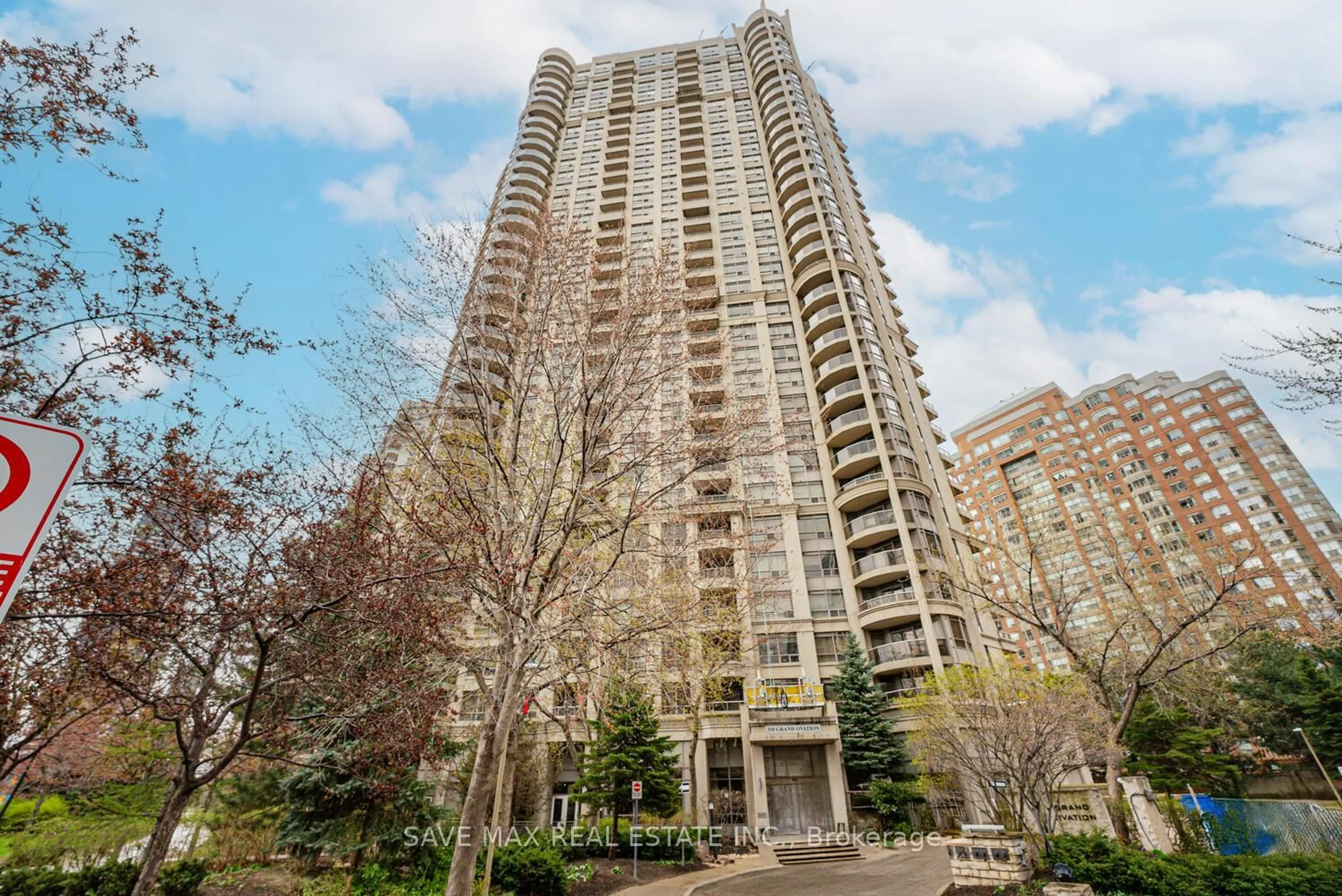 Patio, unknown for 310 Burnhamthorpe Rd #2706, Mississauga Ontario L5B 4P9