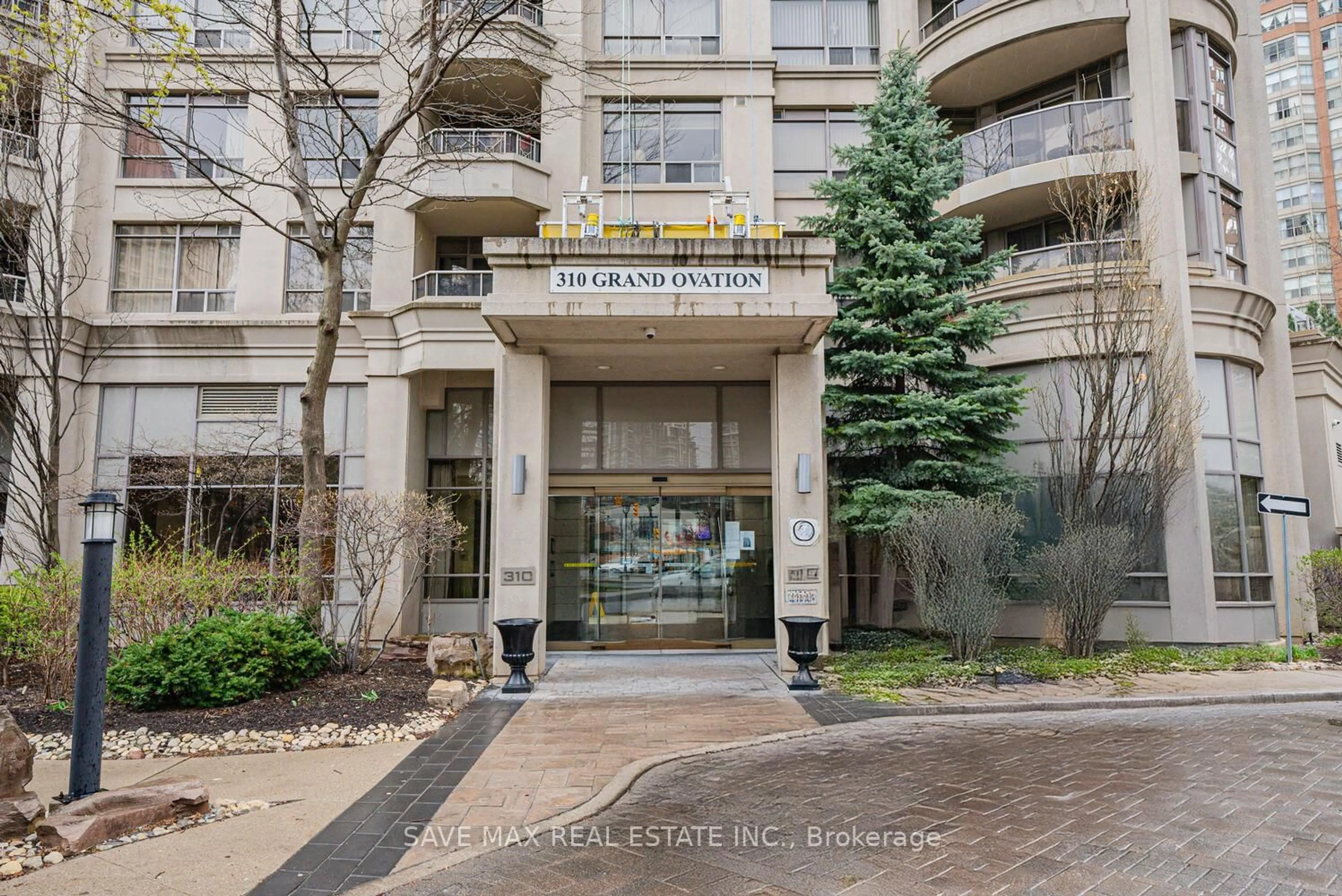 Indoor foyer for 310 Burnhamthorpe Rd #2706, Mississauga Ontario L5B 4P9