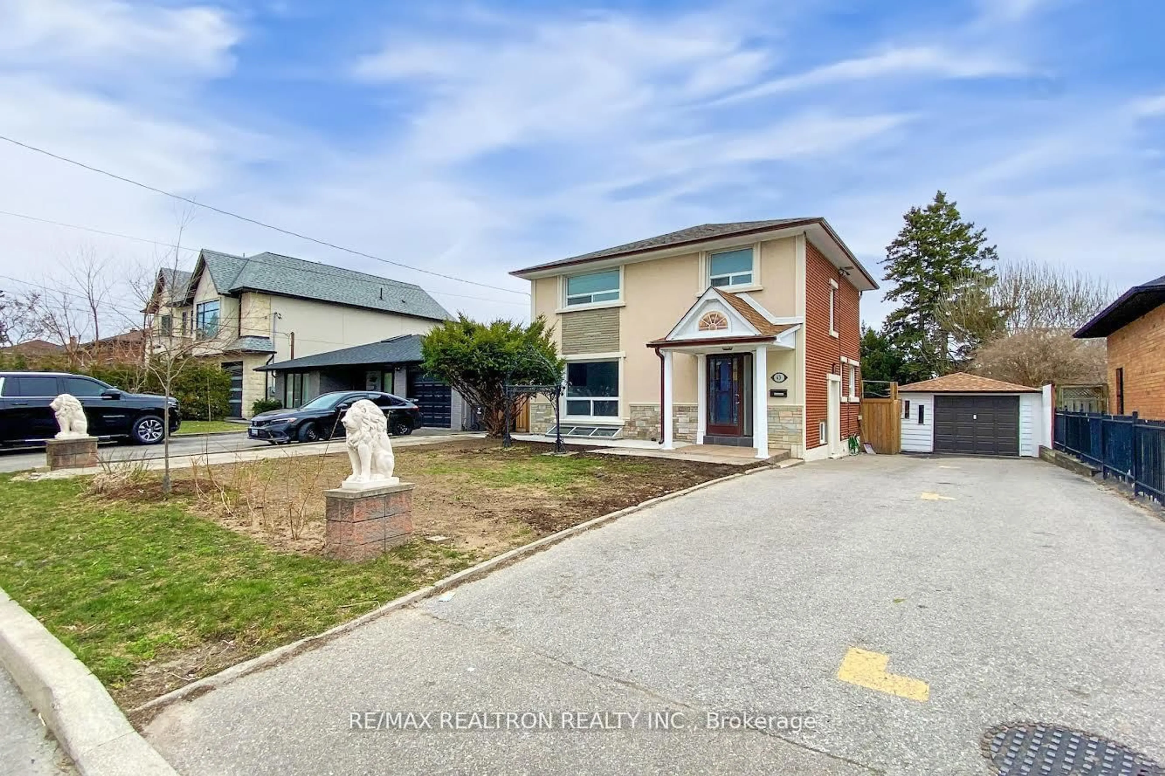 A pic from outside/outdoor area/front of a property/back of a property/a pic from drone, street for 43 Beckett Ave, Toronto Ontario M6L 2B3