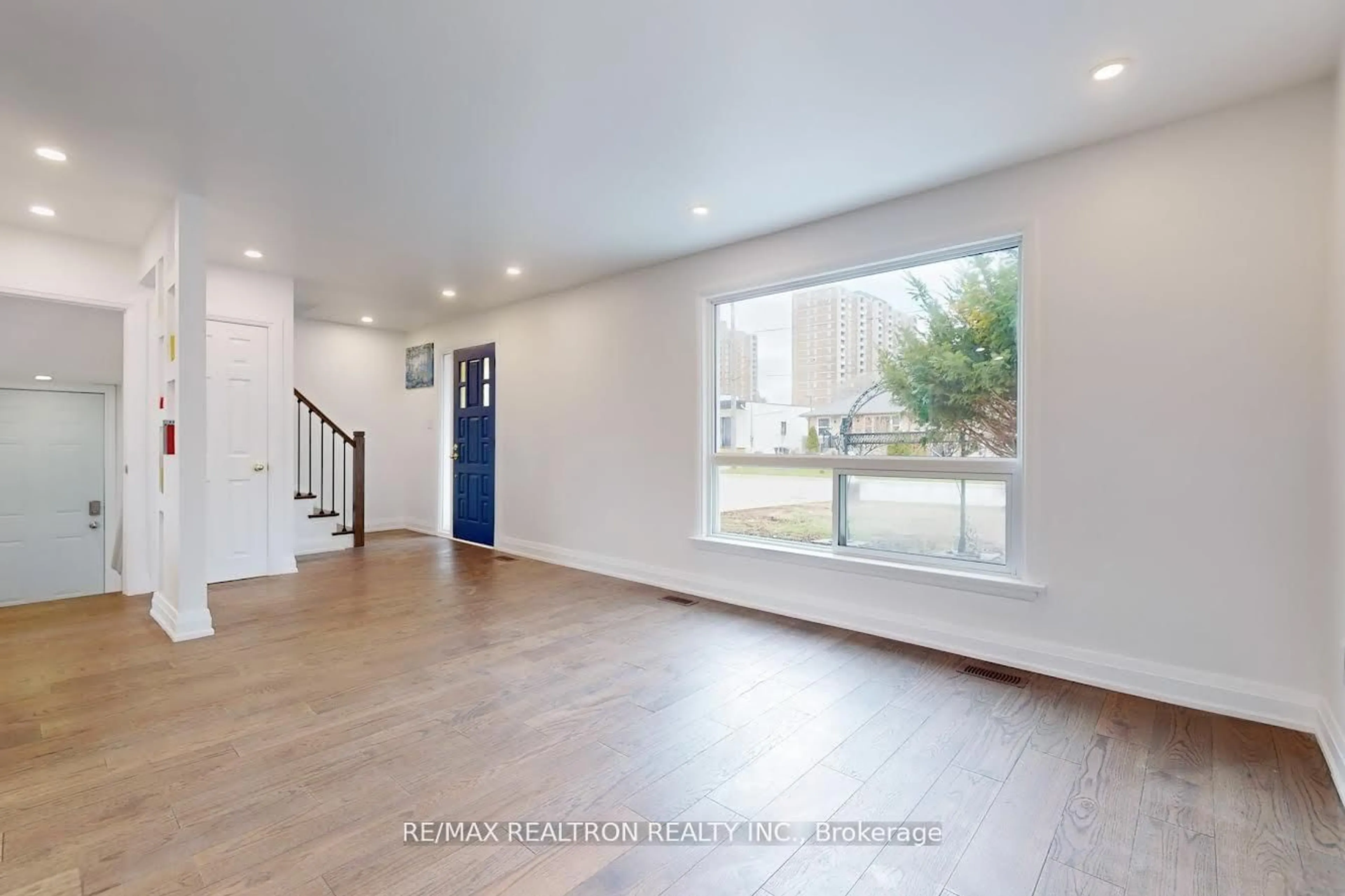 Unknown for 43 Beckett Ave, Toronto Ontario M6L 2B3