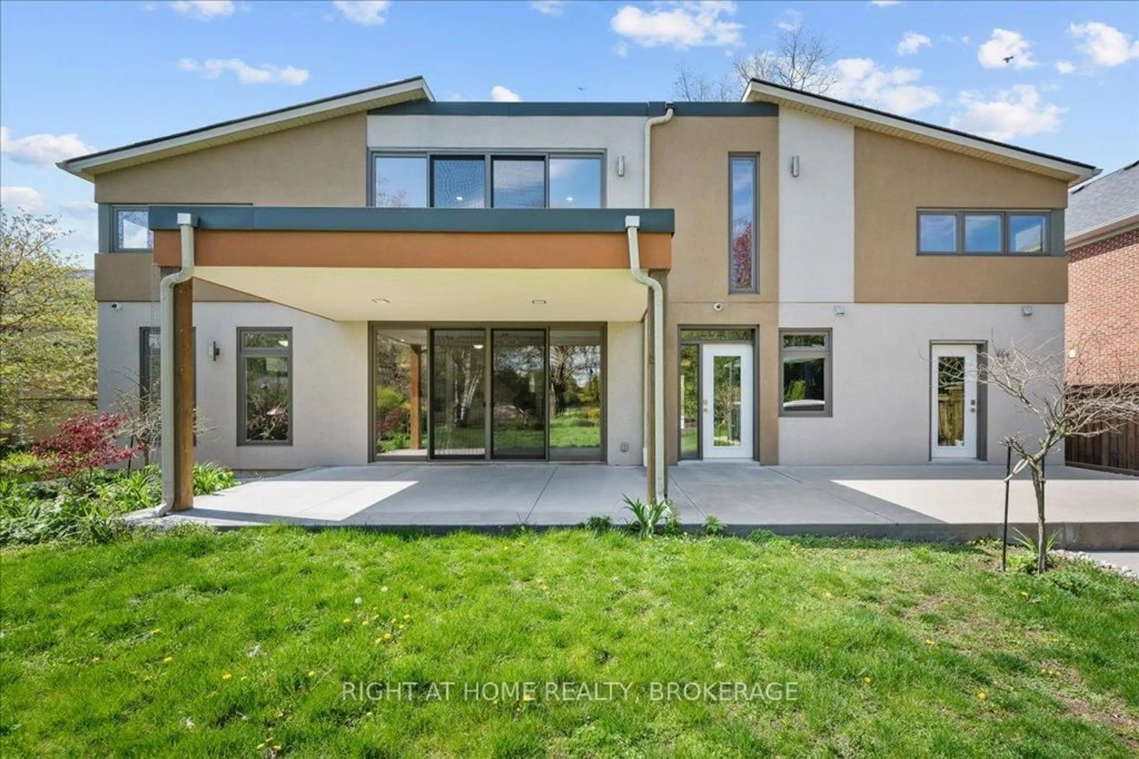 Unknown for 704 Cedar Ave, Burlington Ontario L7T 2R7