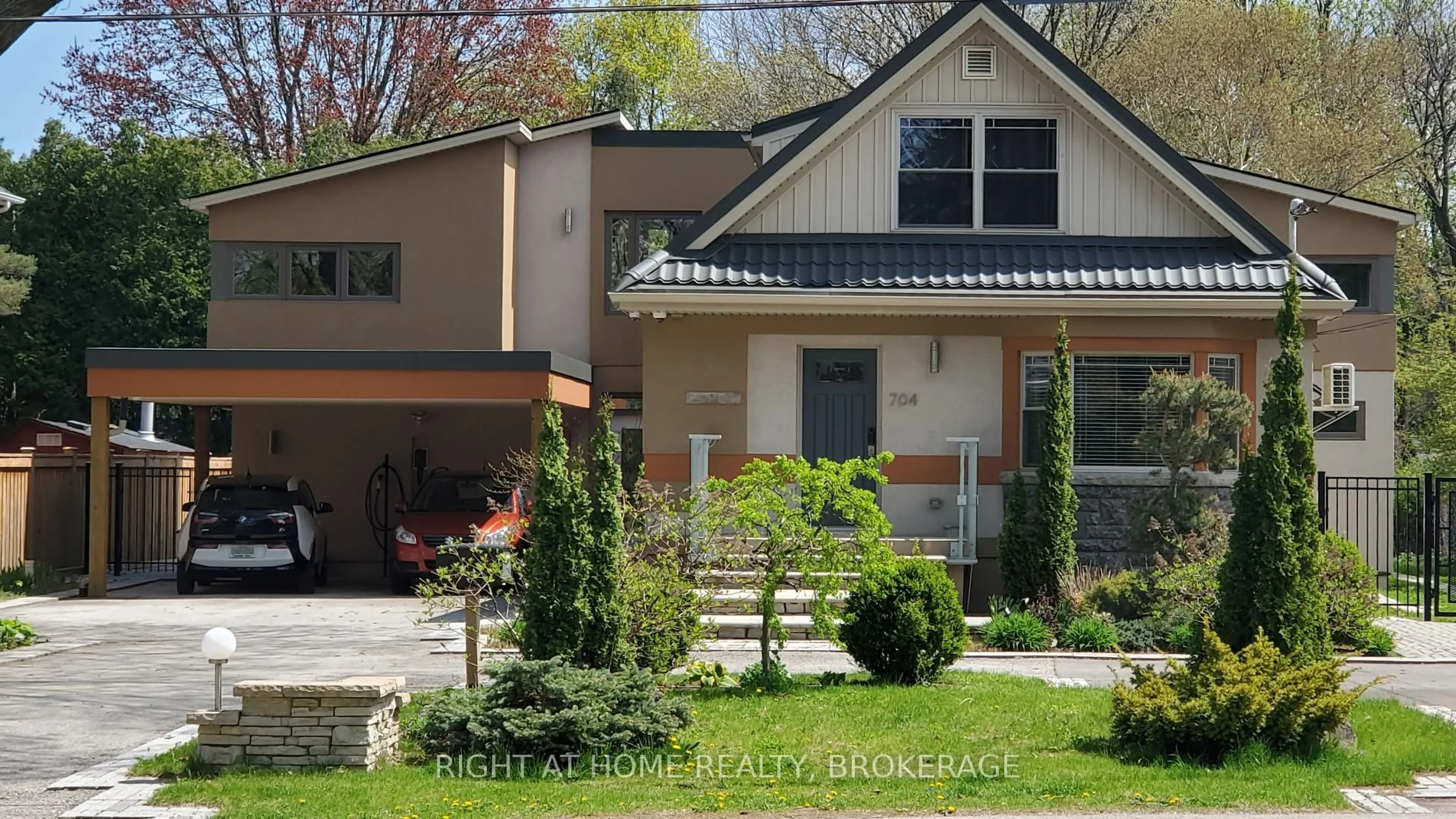 Home with vinyl exterior material, street for 704 Cedar Ave, Burlington Ontario L7T 2R7