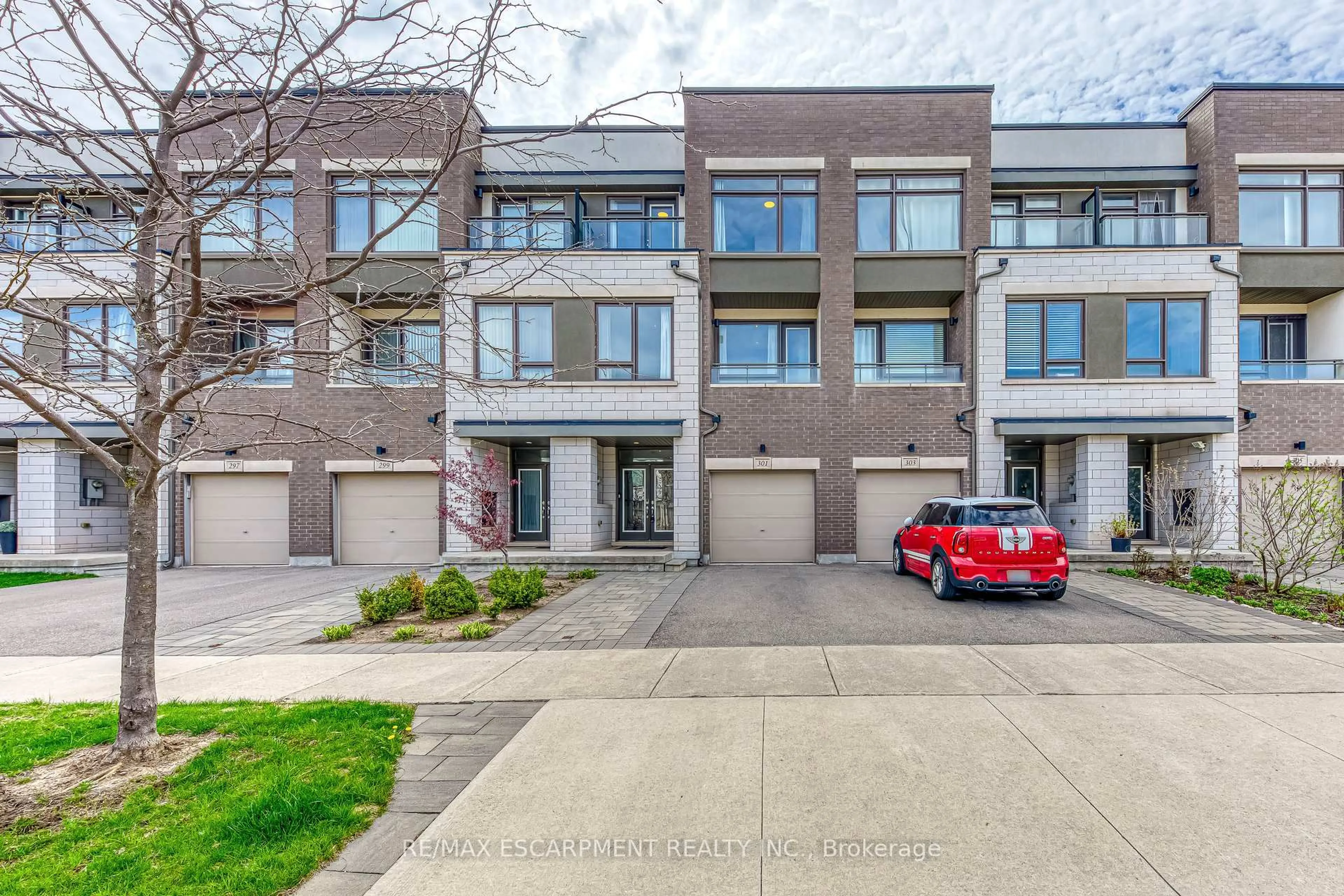 Unknown for 301 Squire Cres, Oakville Ontario L6H 0L8
