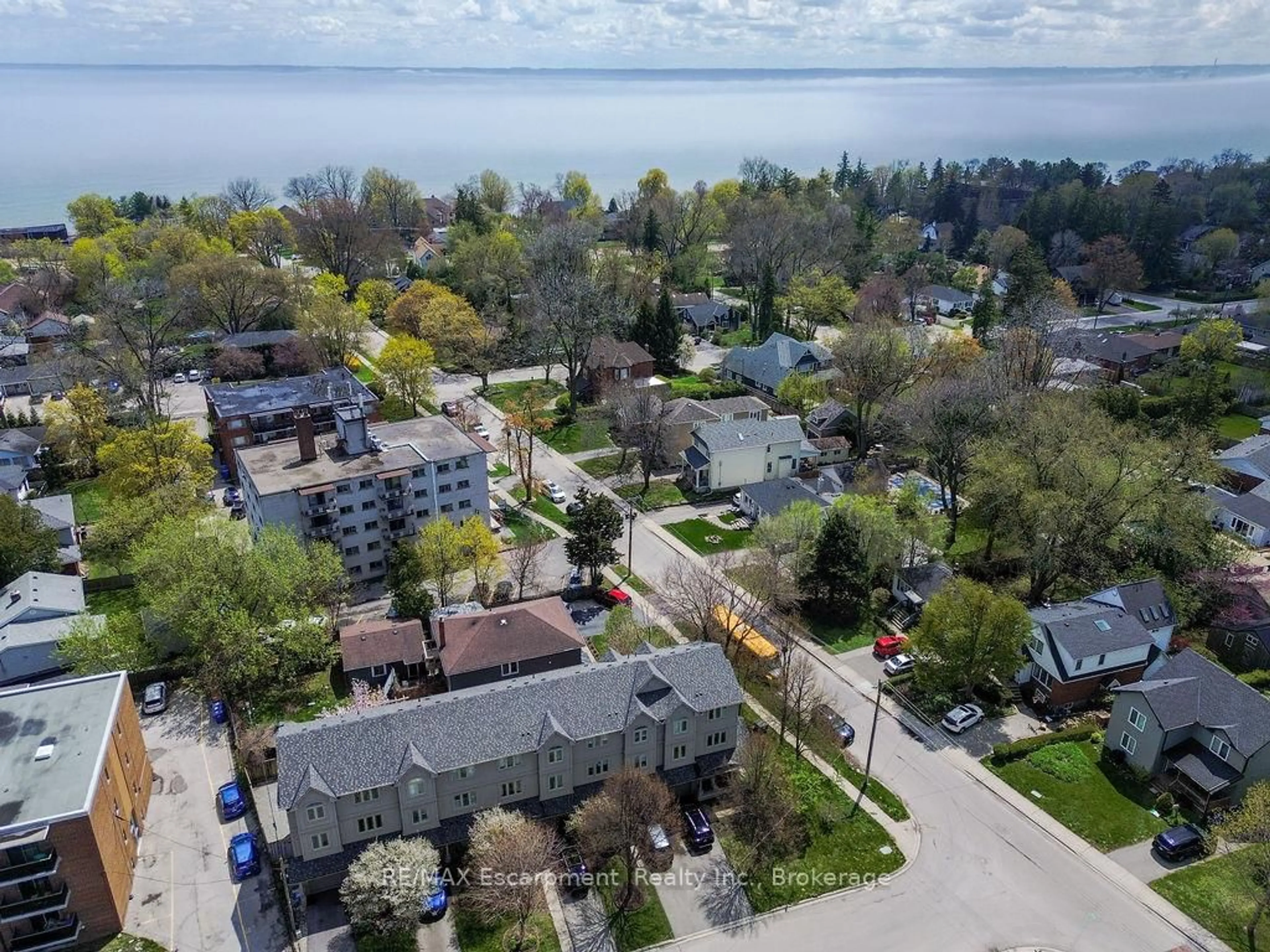 A pic from outside/outdoor area/front of a property/back of a property/a pic from drone, water/lake/river/ocean view for 2430 Second St, Burlington Ontario L7R 3K1