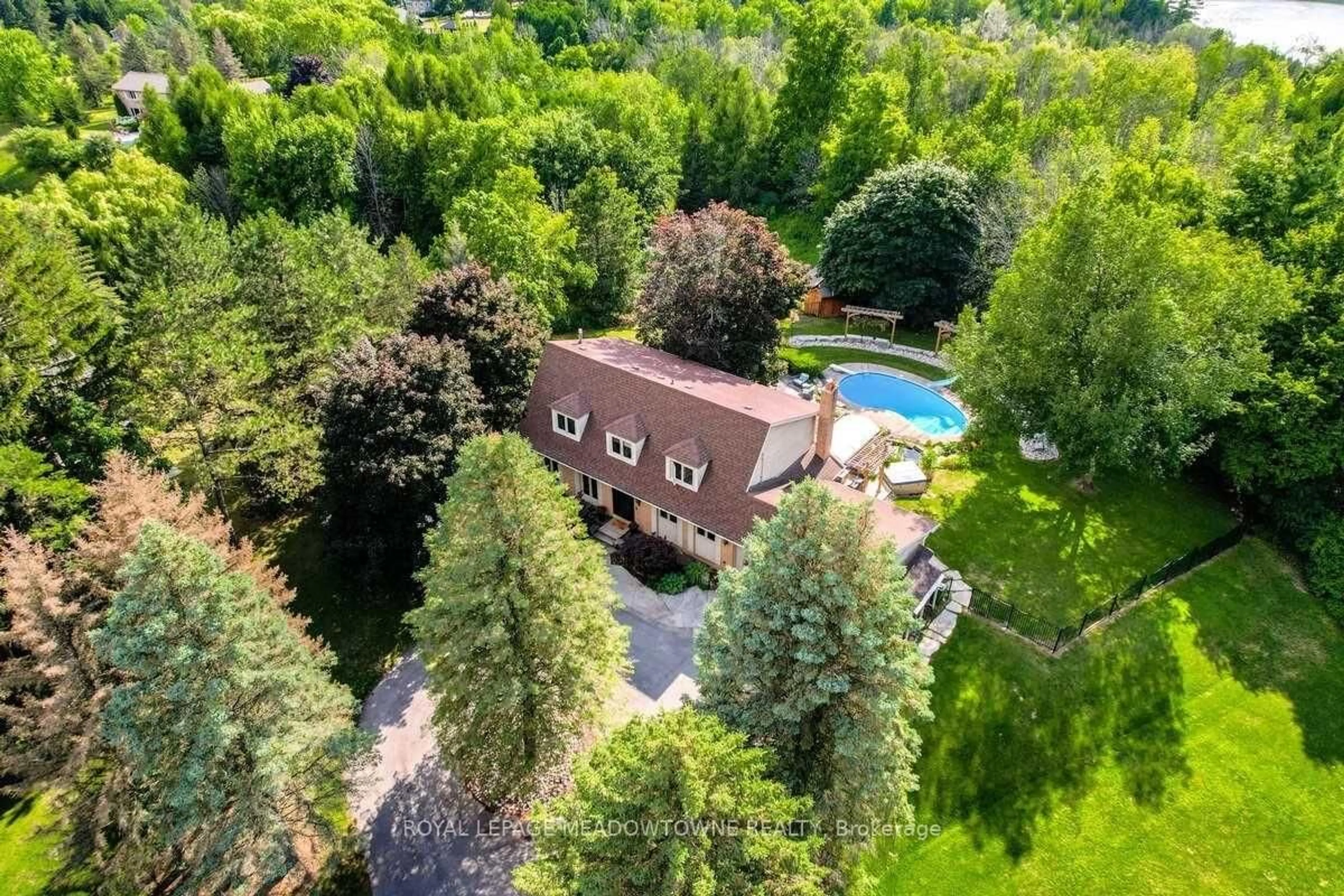 A pic from outside/outdoor area/front of a property/back of a property/a pic from drone, forest/trees view for 19 Steele Home Crt, Caledon Ontario L7E 0B1