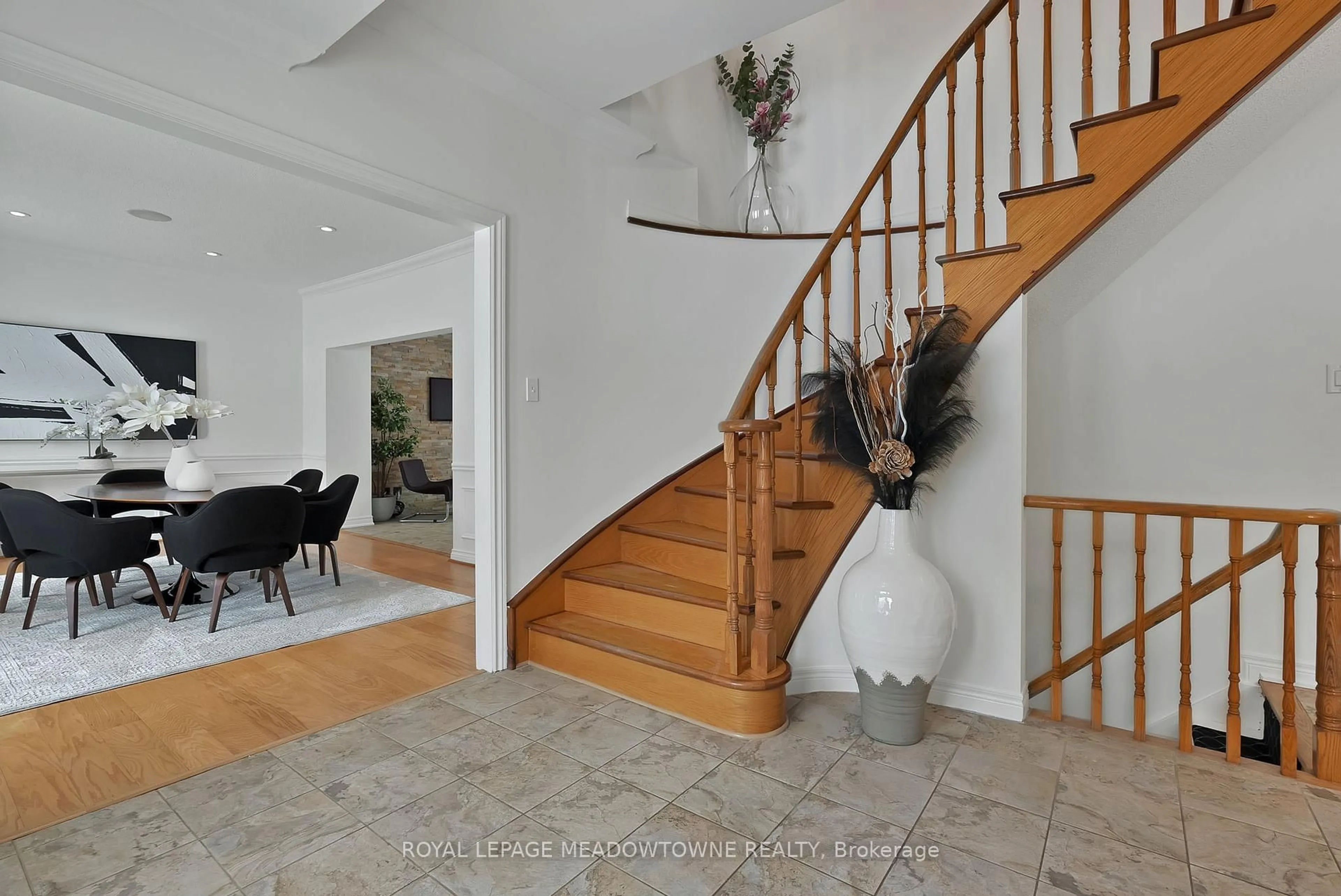 Indoor foyer for 19 Steele Home Crt, Caledon Ontario L7E 0B1