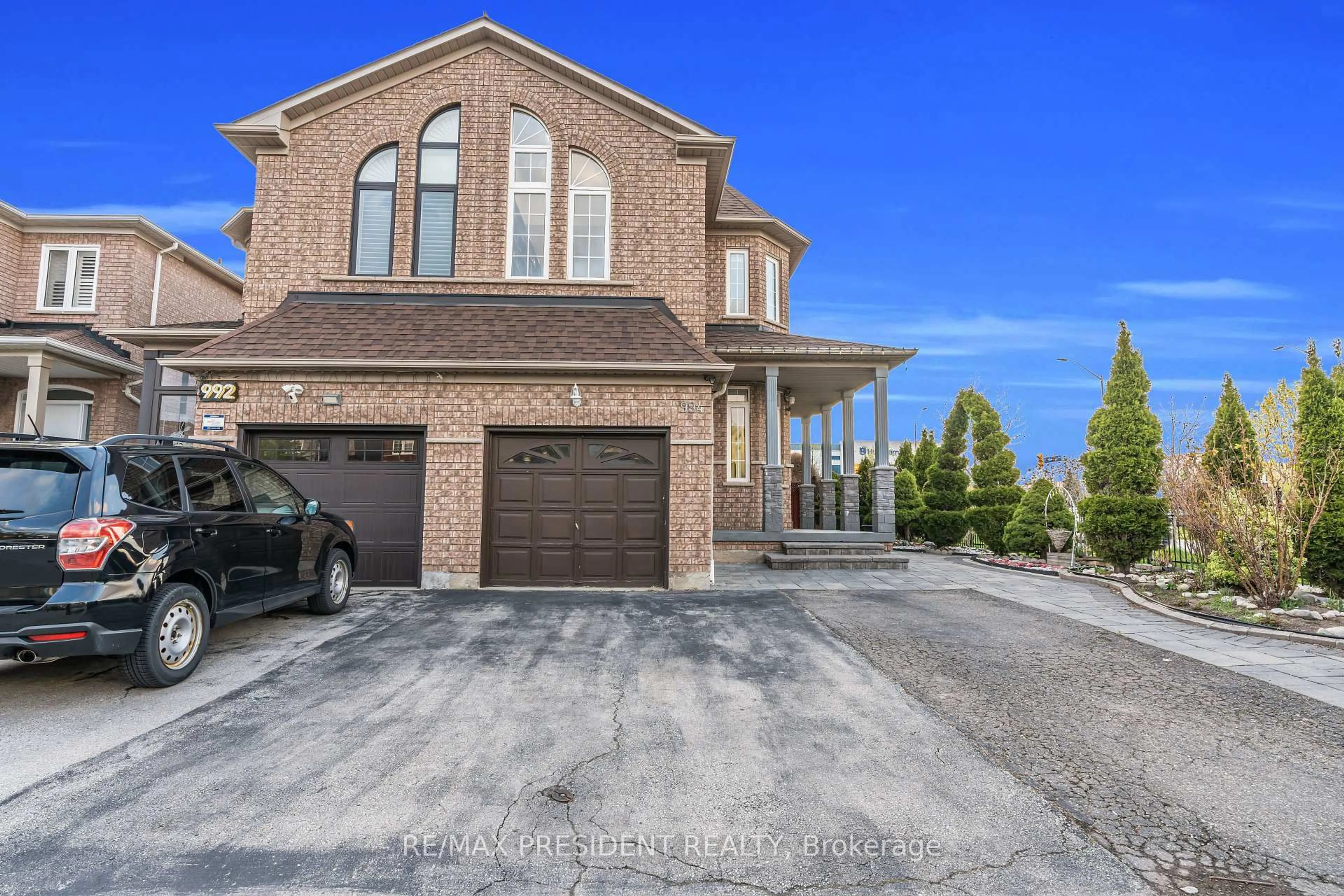 Home with brick exterior material, street for 994 Ledbury Cres, Mississauga Ontario L5V 2P7
