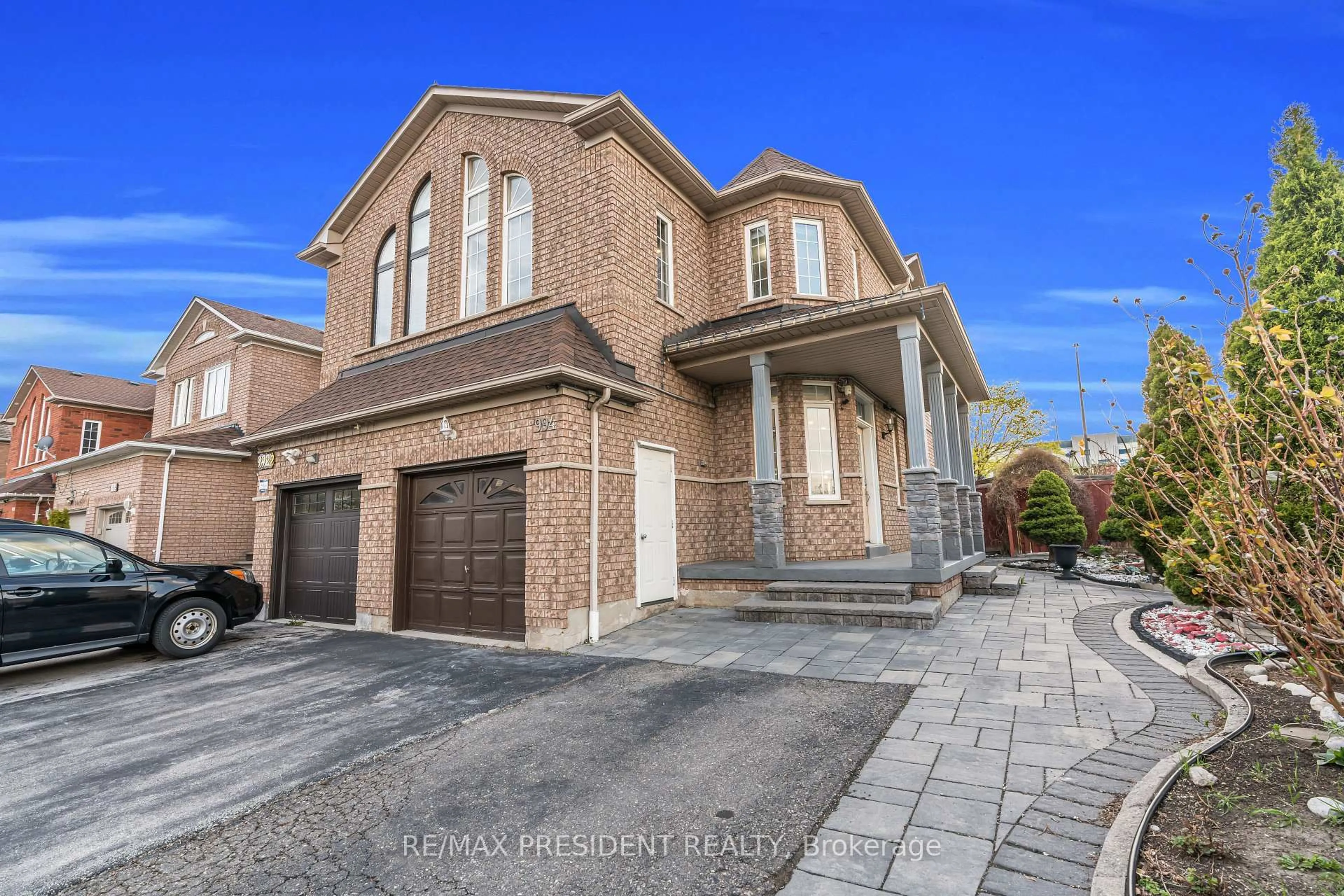 Home with brick exterior material, street for 994 Ledbury Cres, Mississauga Ontario L5V 2P7