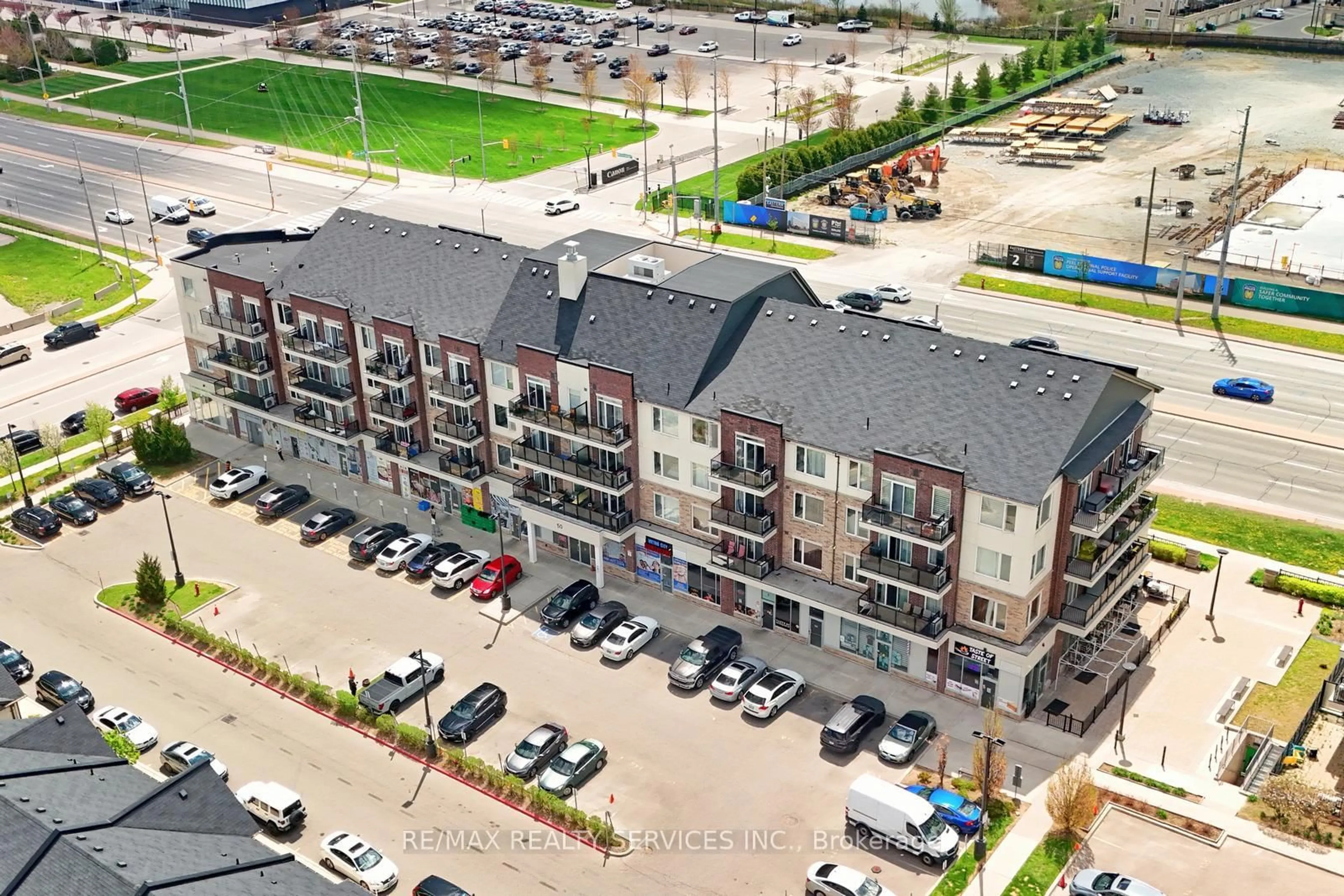 A pic from outside/outdoor area/front of a property/back of a property/a pic from drone, building for 50 Sky Harbour Dr #411, Brampton Ontario L6Y 6B8