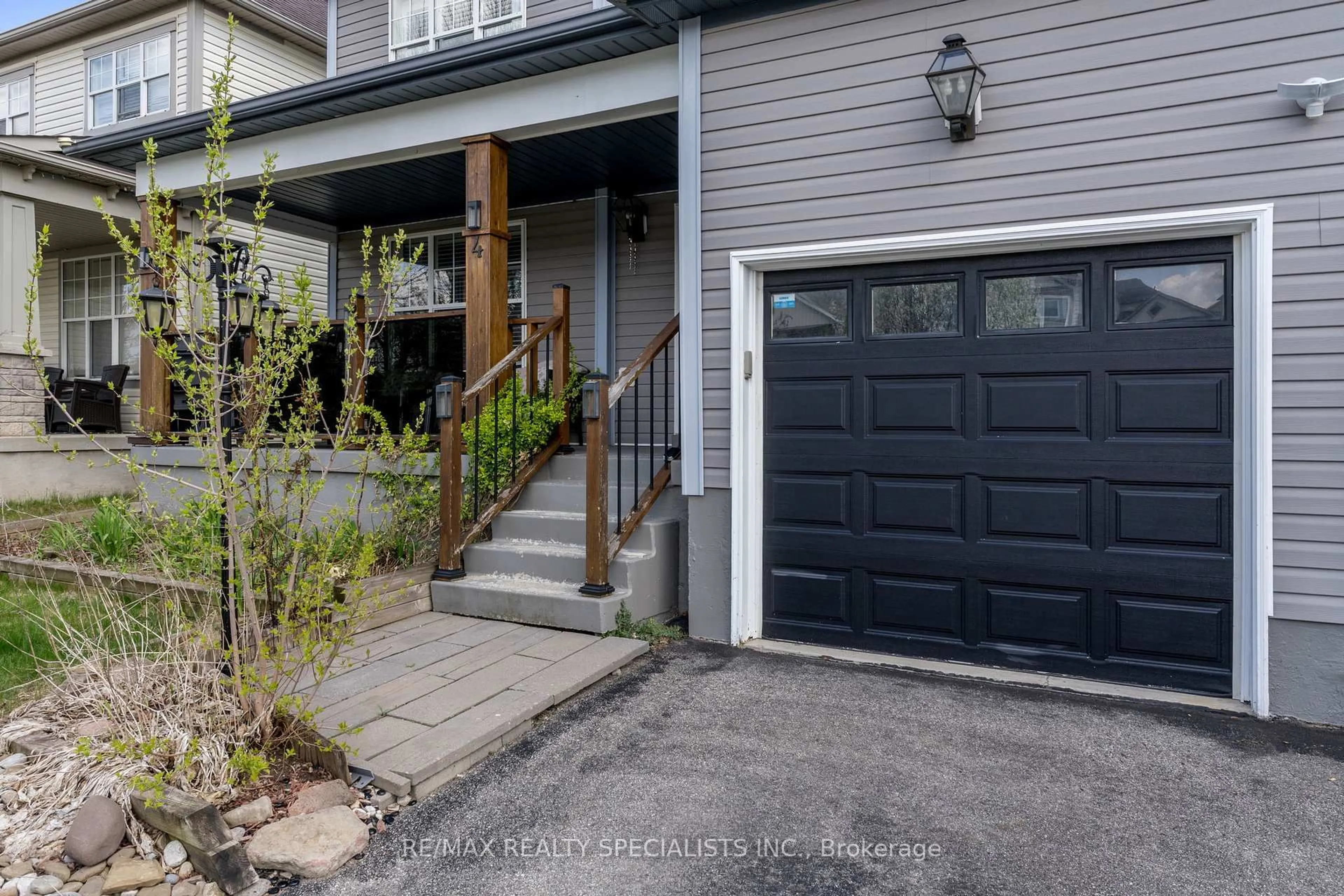 Unknown for 4 Bonnette St, Halton Hills Ontario L7J 2Z9