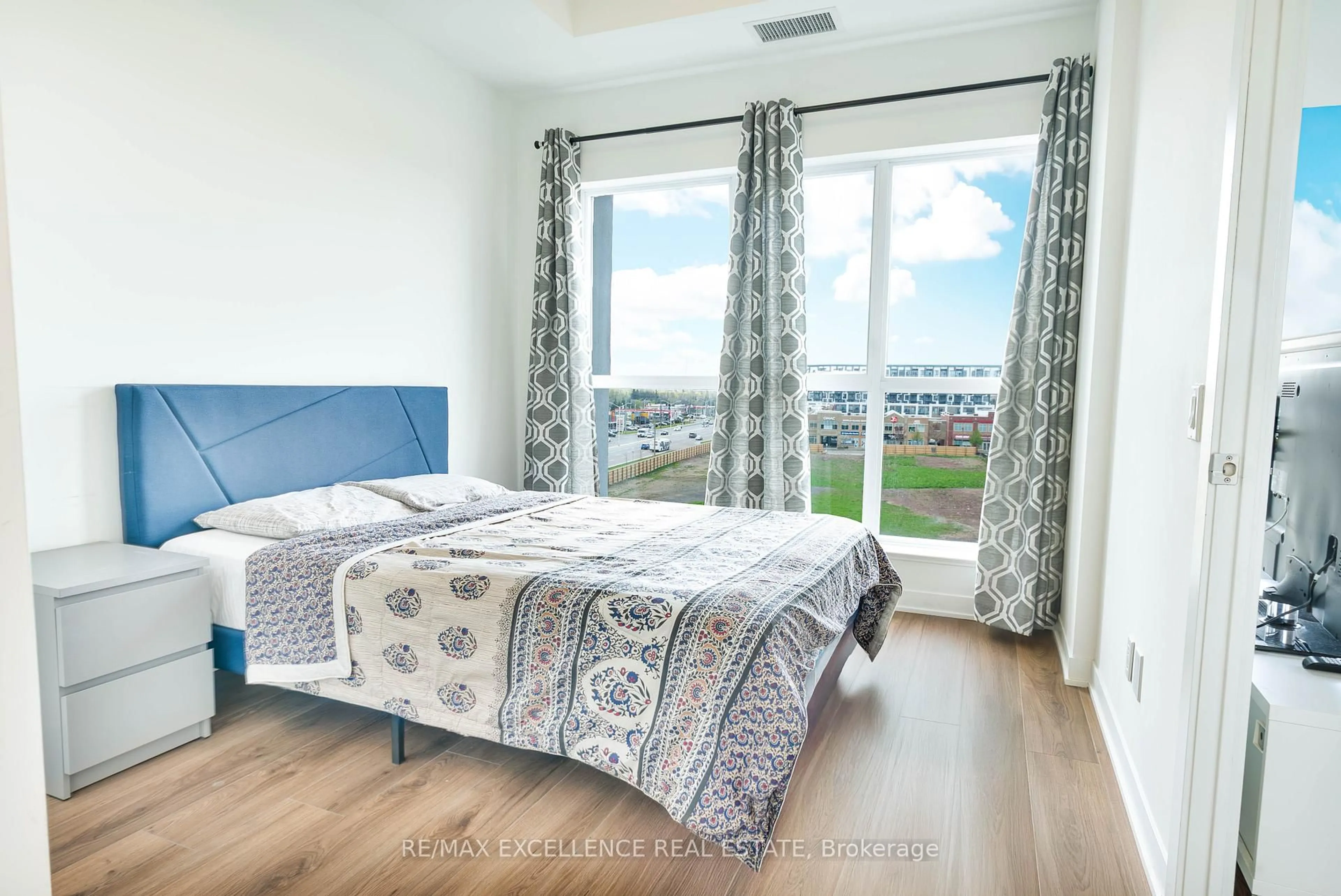 Bedroom with bed, wood/laminate floor for 405 Dundas St #503, Oakville Ontario L6M 4M2