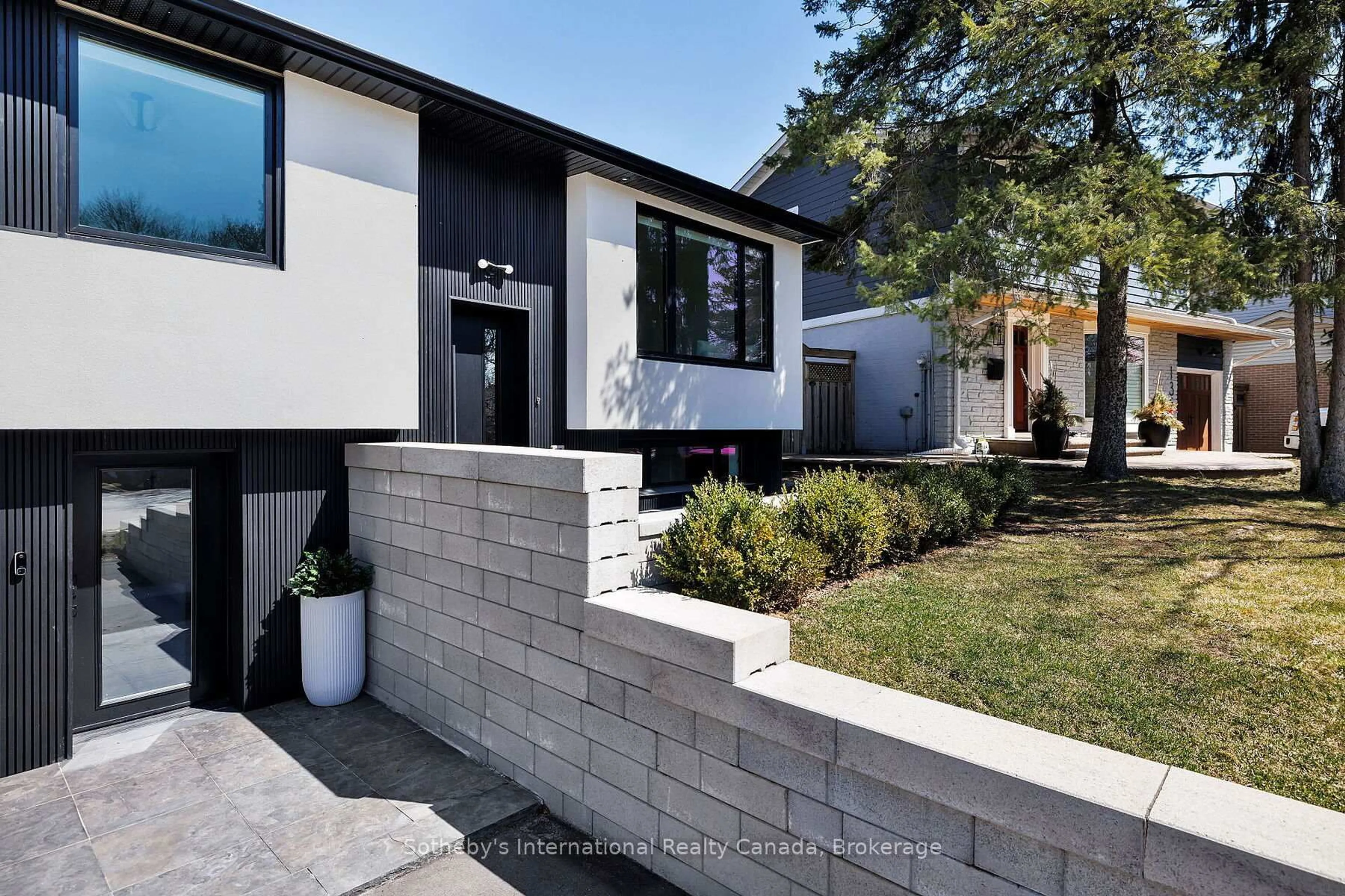 Home with brick exterior material, street for 137 Otter Cres, Oakville Ontario L6H 1E7