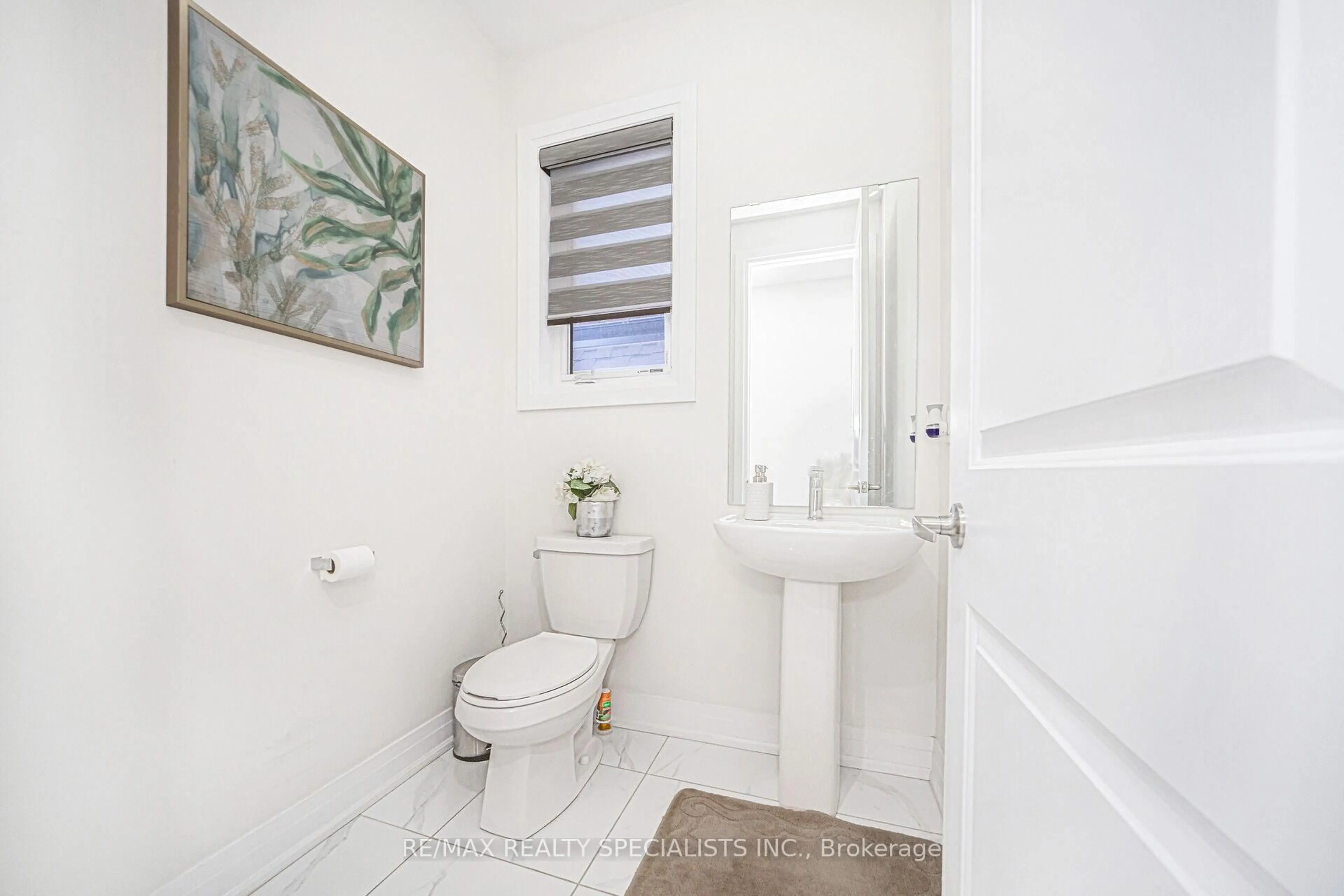 Standard bathroom, unknown for 4 Rainbrook Clse, Brampton Ontario L6R 0Z2