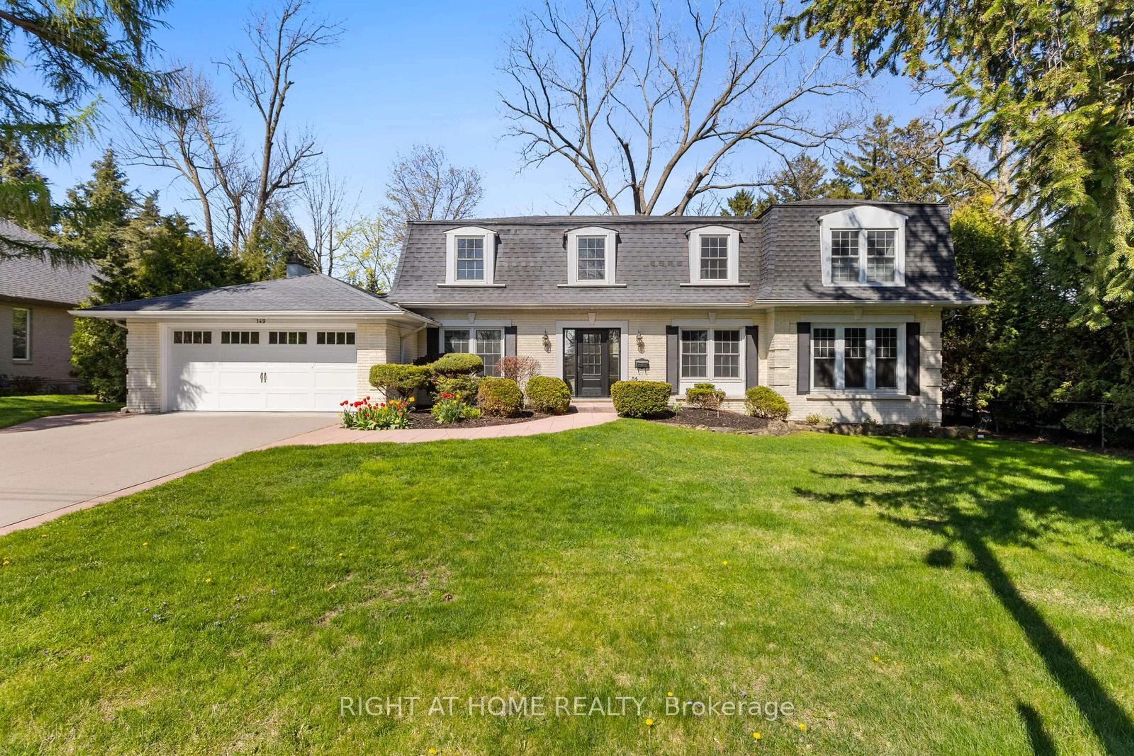 Home with vinyl exterior material, street for 149 Fruitland Ave, Burlington Ontario L7N 1W6