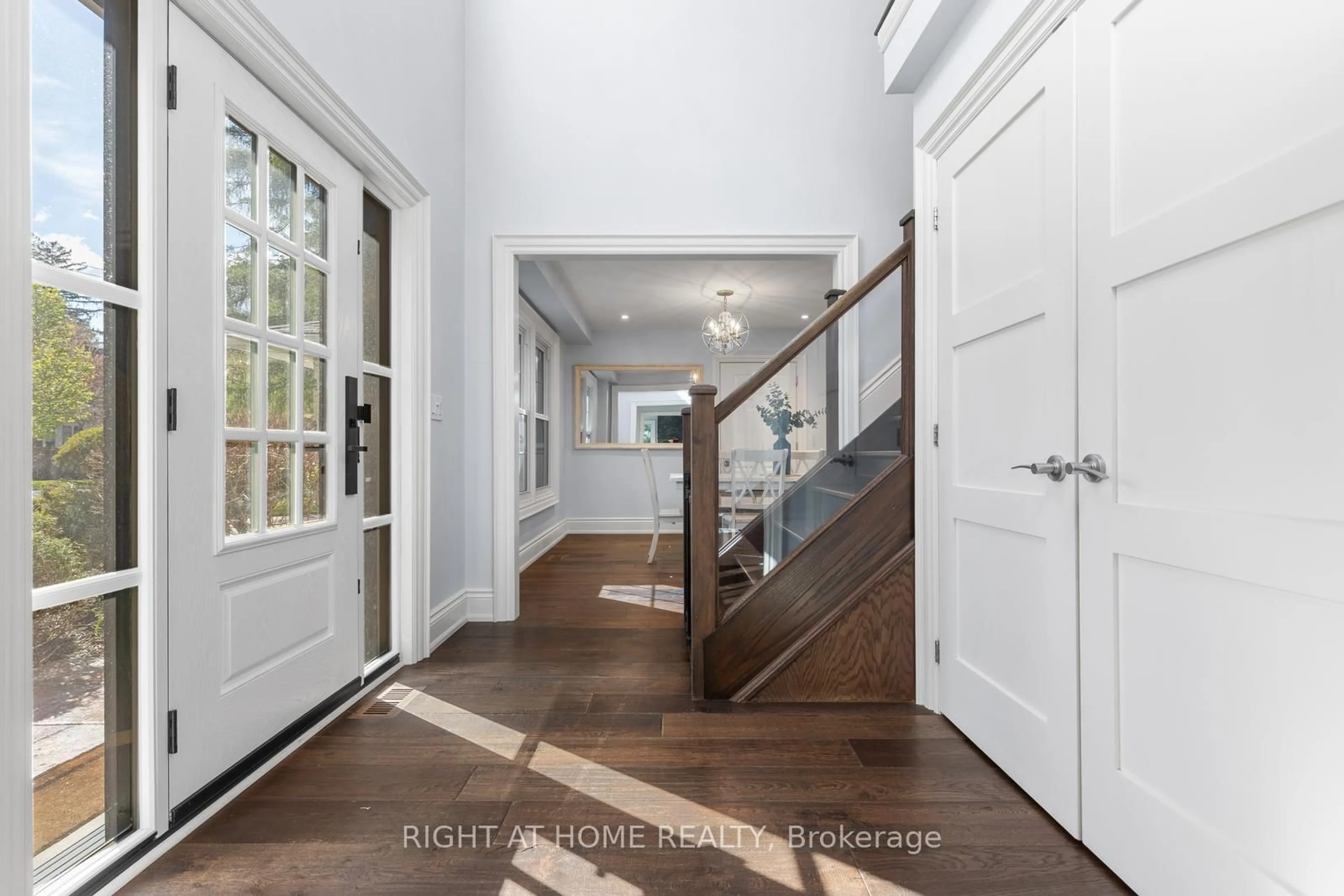 Indoor entryway for 149 Fruitland Ave, Burlington Ontario L7N 1W6