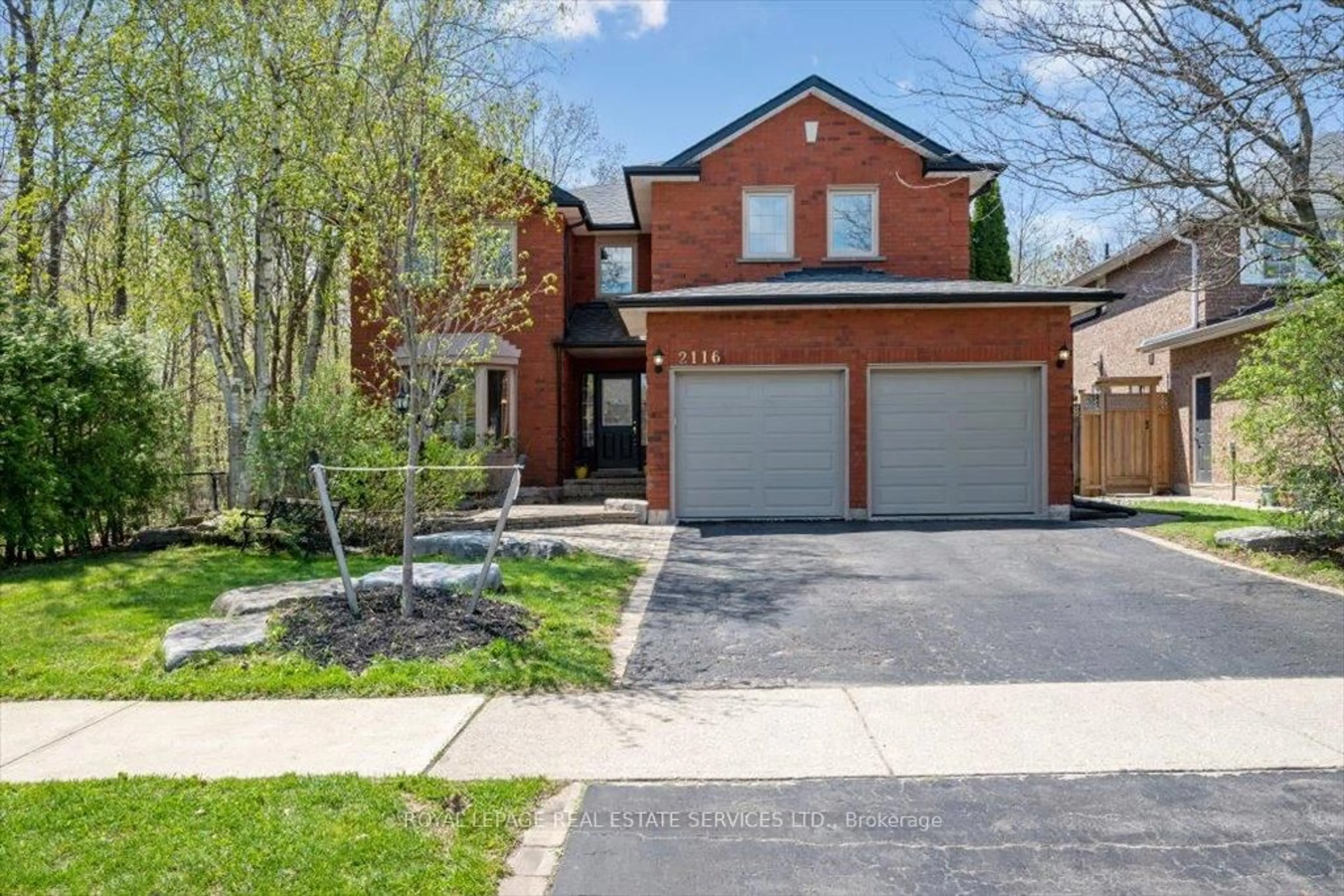 Home with brick exterior material, street for 2116 Munn's Ave, Oakville Ontario L6H 4K4