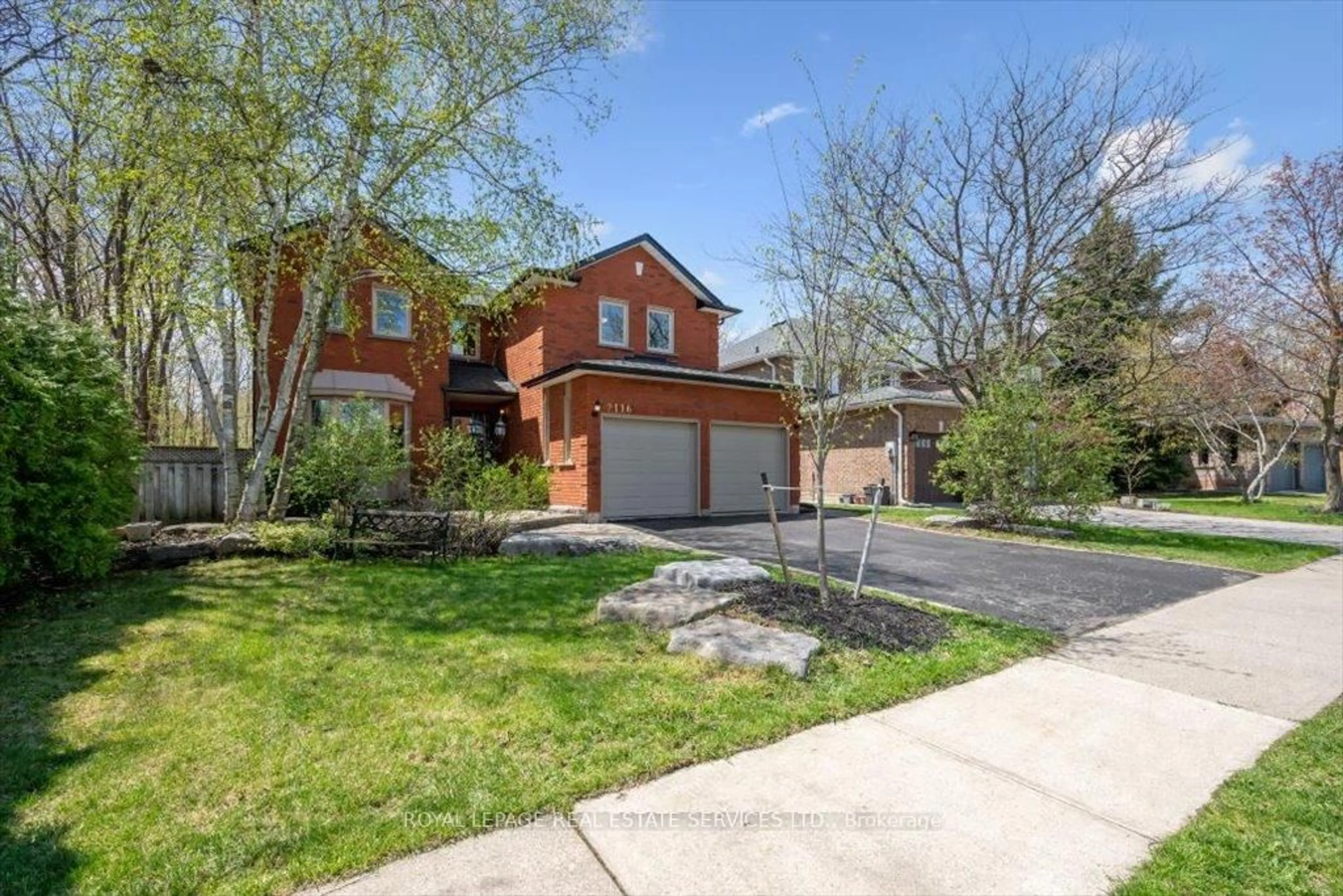 Home with brick exterior material, street for 2116 Munn's Ave, Oakville Ontario L6H 4K4
