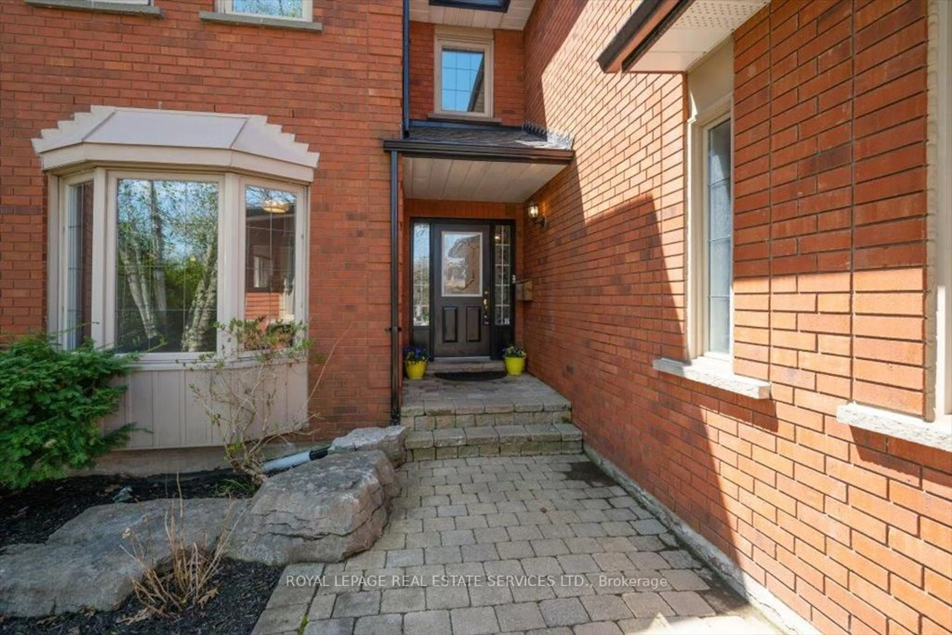 Unknown for 2116 Munn's Ave, Oakville Ontario L6H 4K4
