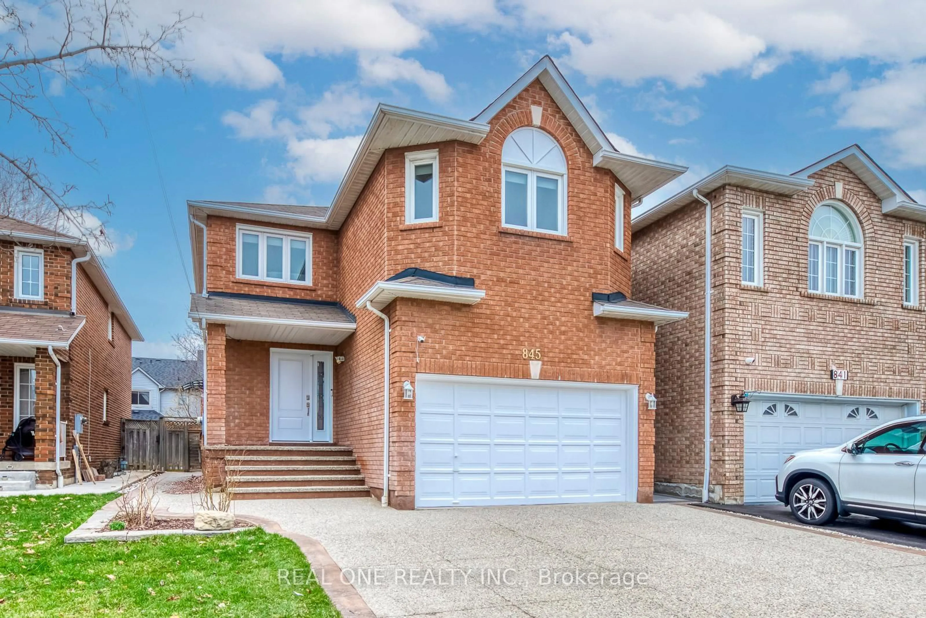 Home with brick exterior material, street for 845 Winterton Way, Mississauga Ontario L5V 1Z5