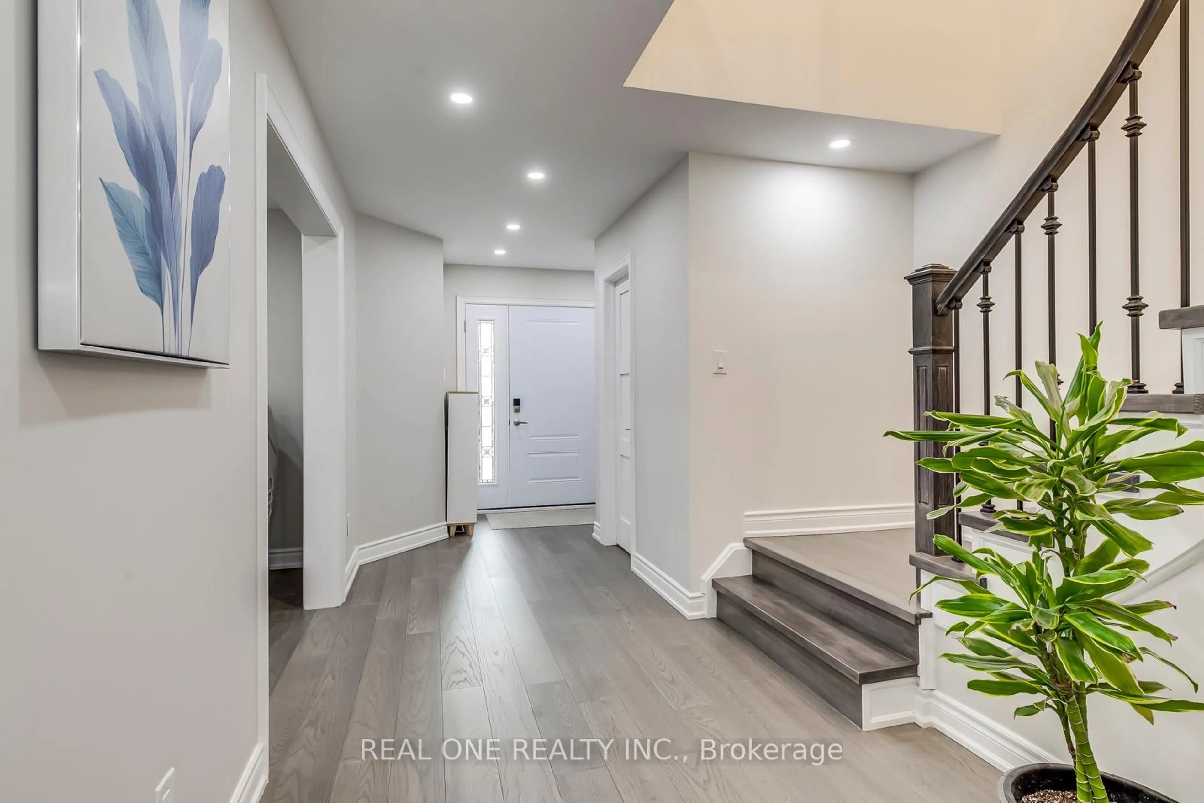 Indoor entryway for 845 Winterton Way, Mississauga Ontario L5V 1Z5
