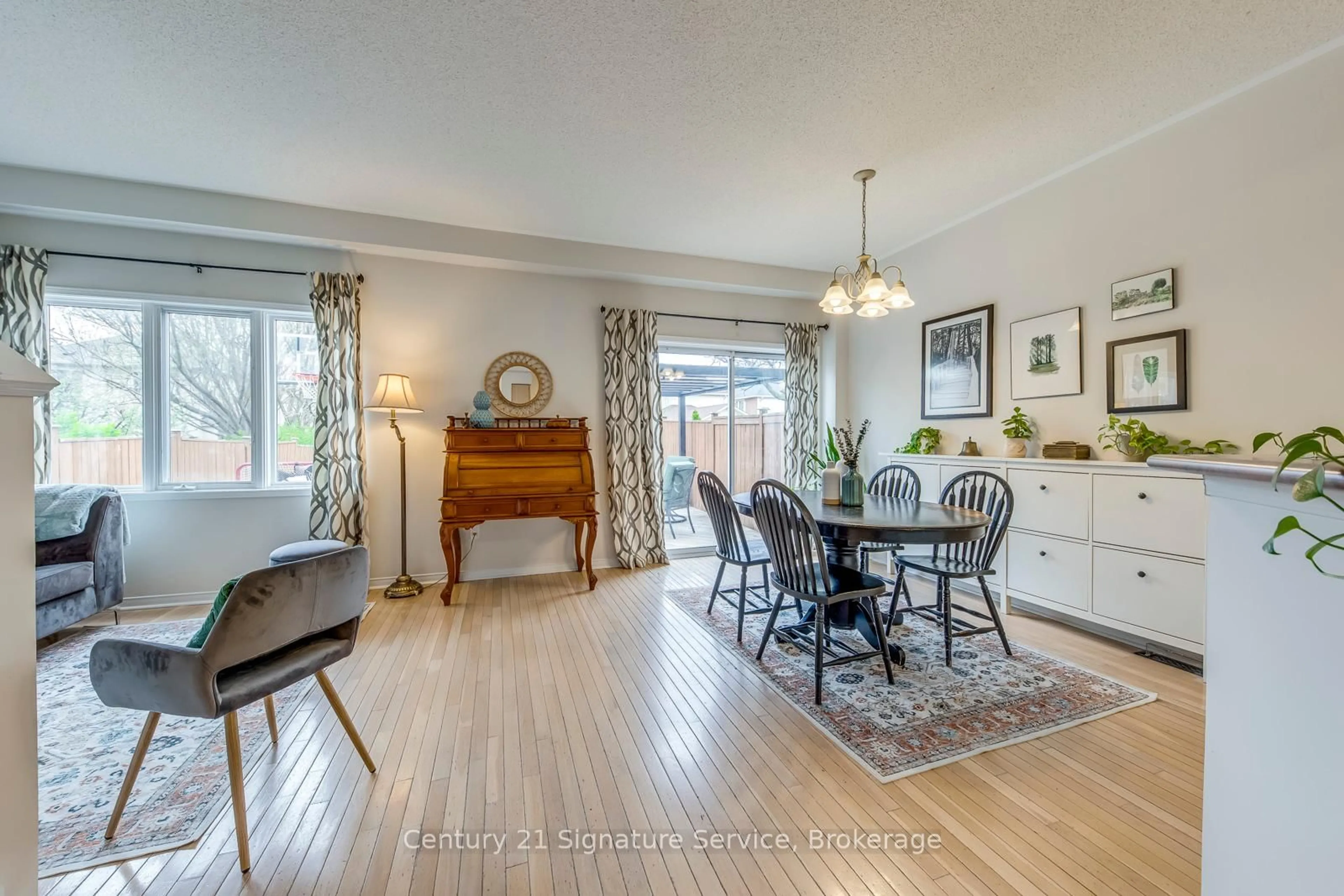 Dining room, wood/laminate floor for 1856 Stevington Cres, Mississauga Ontario L5N 7S5
