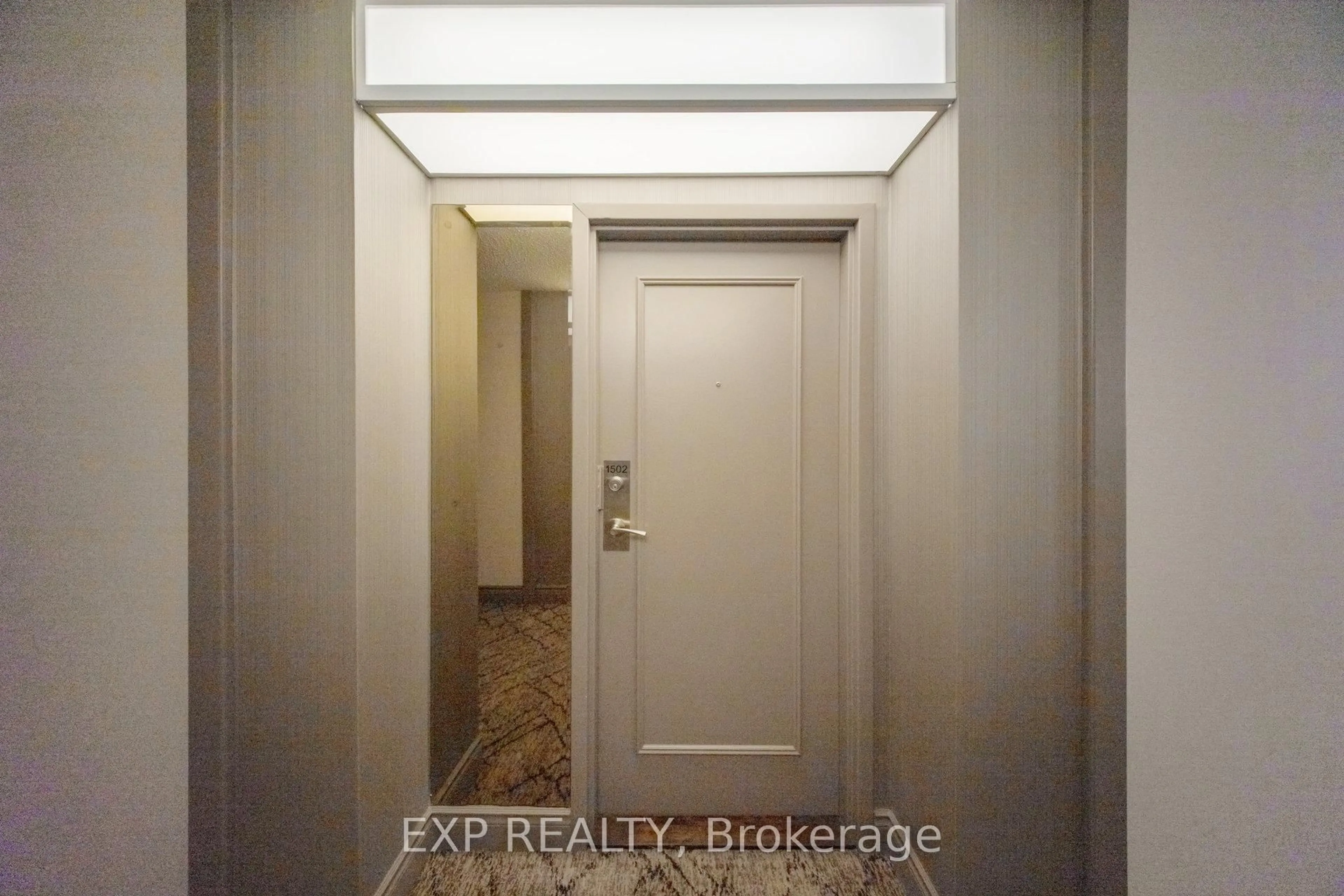Indoor entryway for 5 Lisa St #1502, Brampton Ontario L6T 4T4