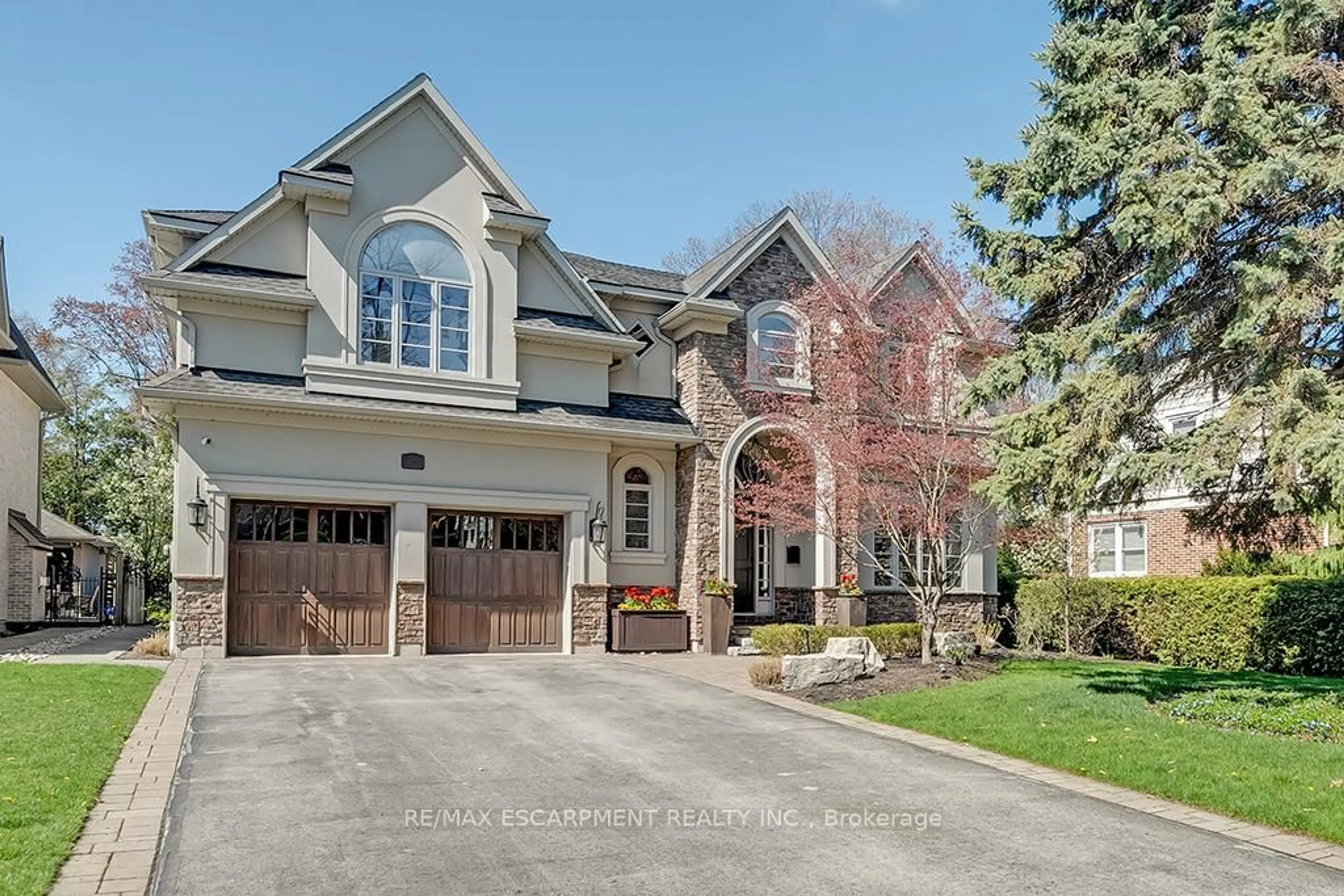 Home with brick exterior material, street for 246 Pomona Ave, Burlington Ontario L7N 1T1
