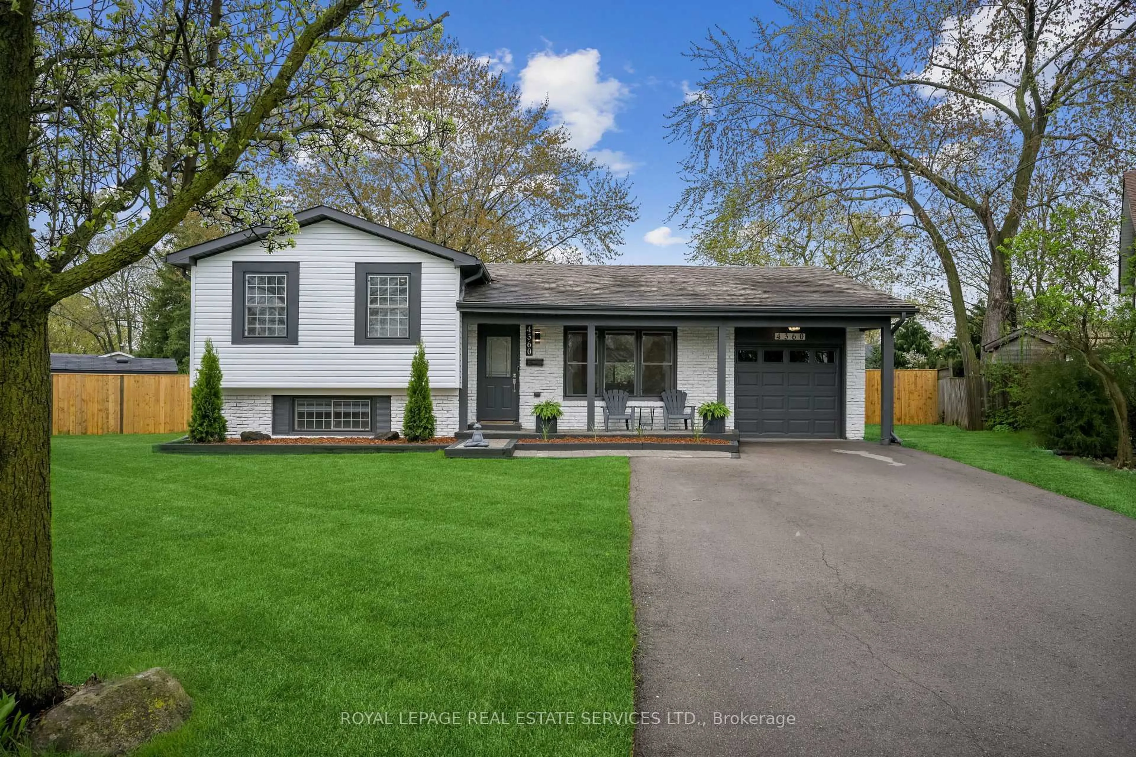 Home with vinyl exterior material, street for 4360 Ayr Pl, Burlington Ontario L7L 2A2
