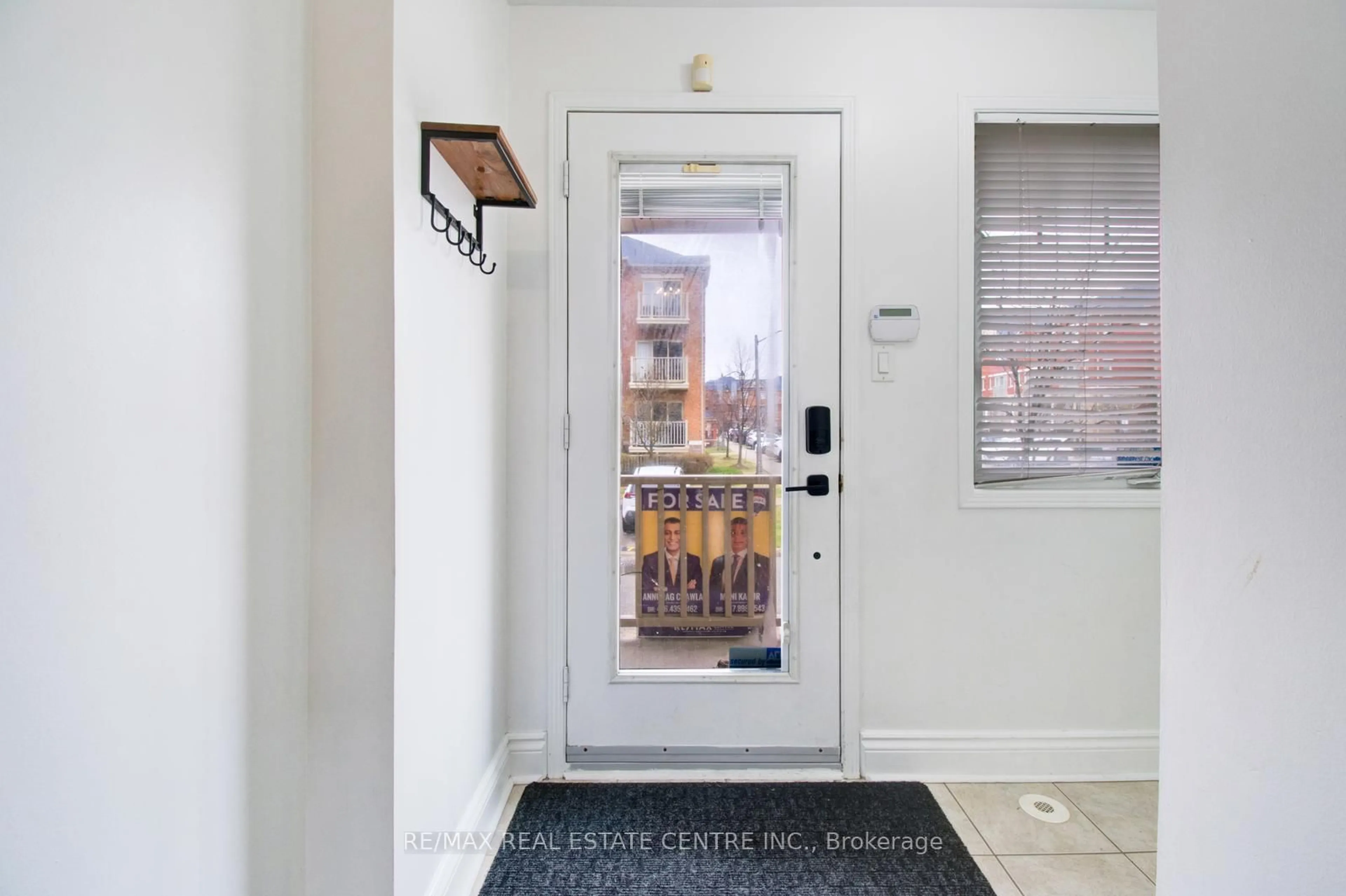 Indoor entryway for 5050 Intrepid Dr #80, Mississauga Ontario L5M 0E6
