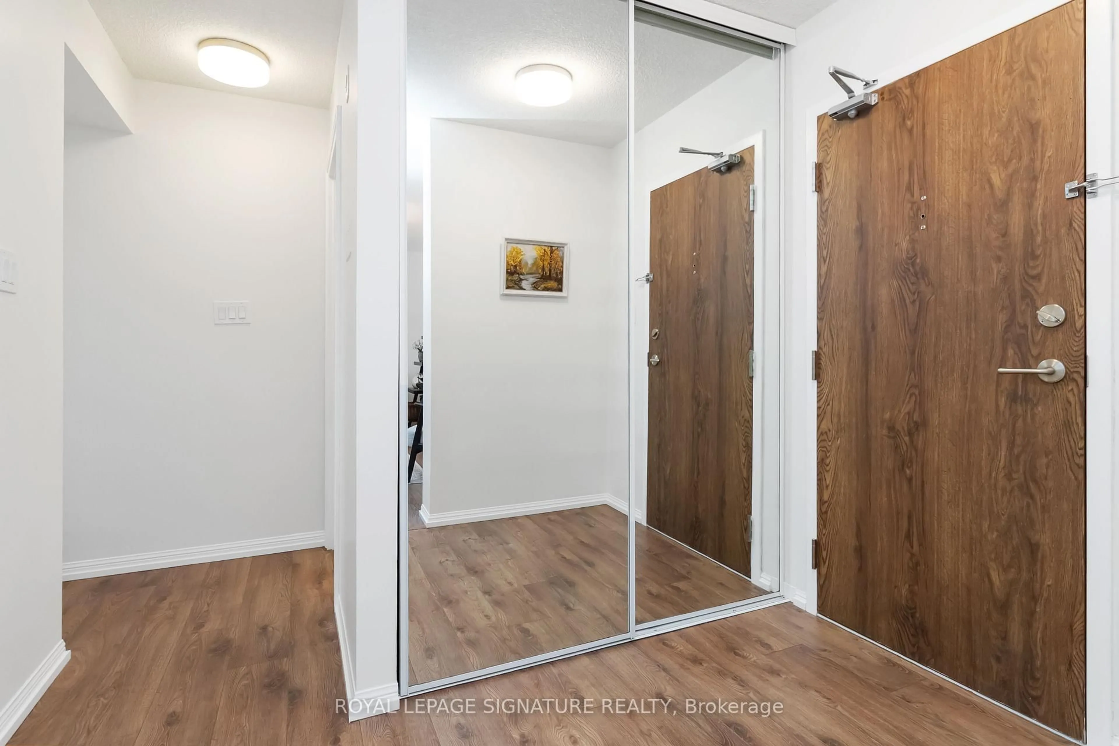 Indoor entryway for 1230 Marlborough Crt #204, Oakville Ontario L6H 3K6