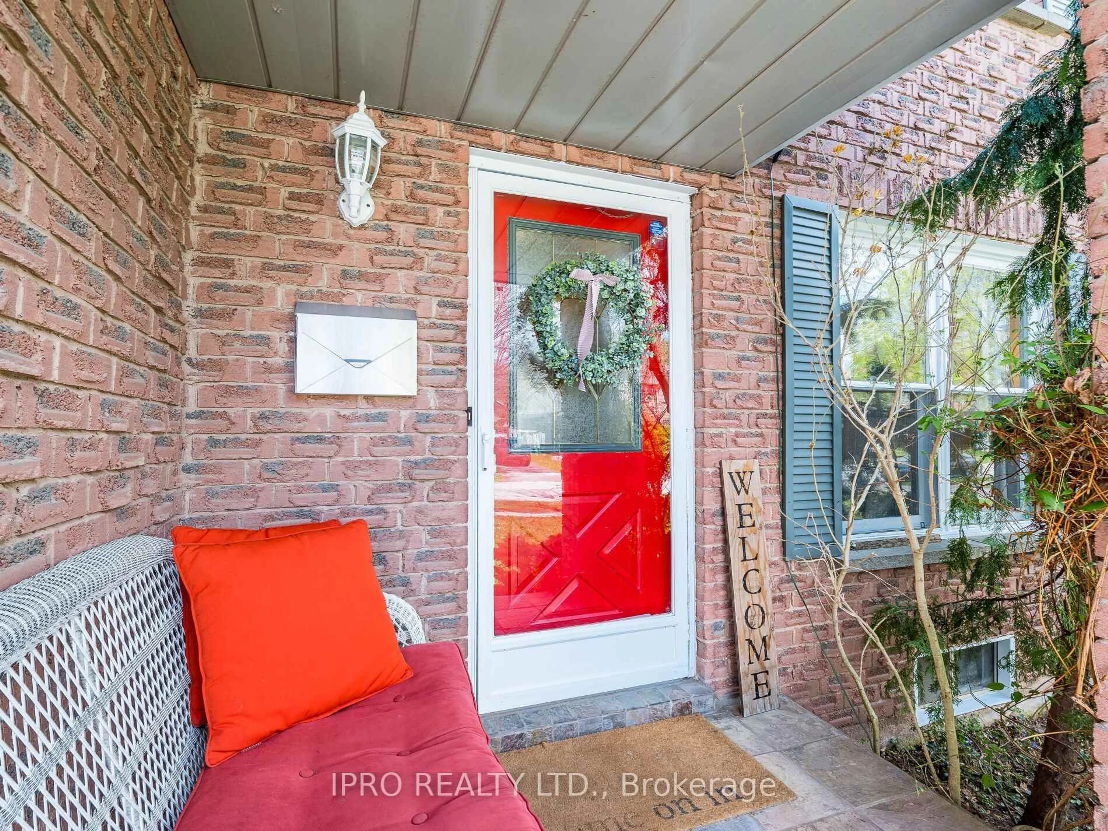 Indoor entryway for 236 Ross Lane, Oakville Ontario L6H 5E6