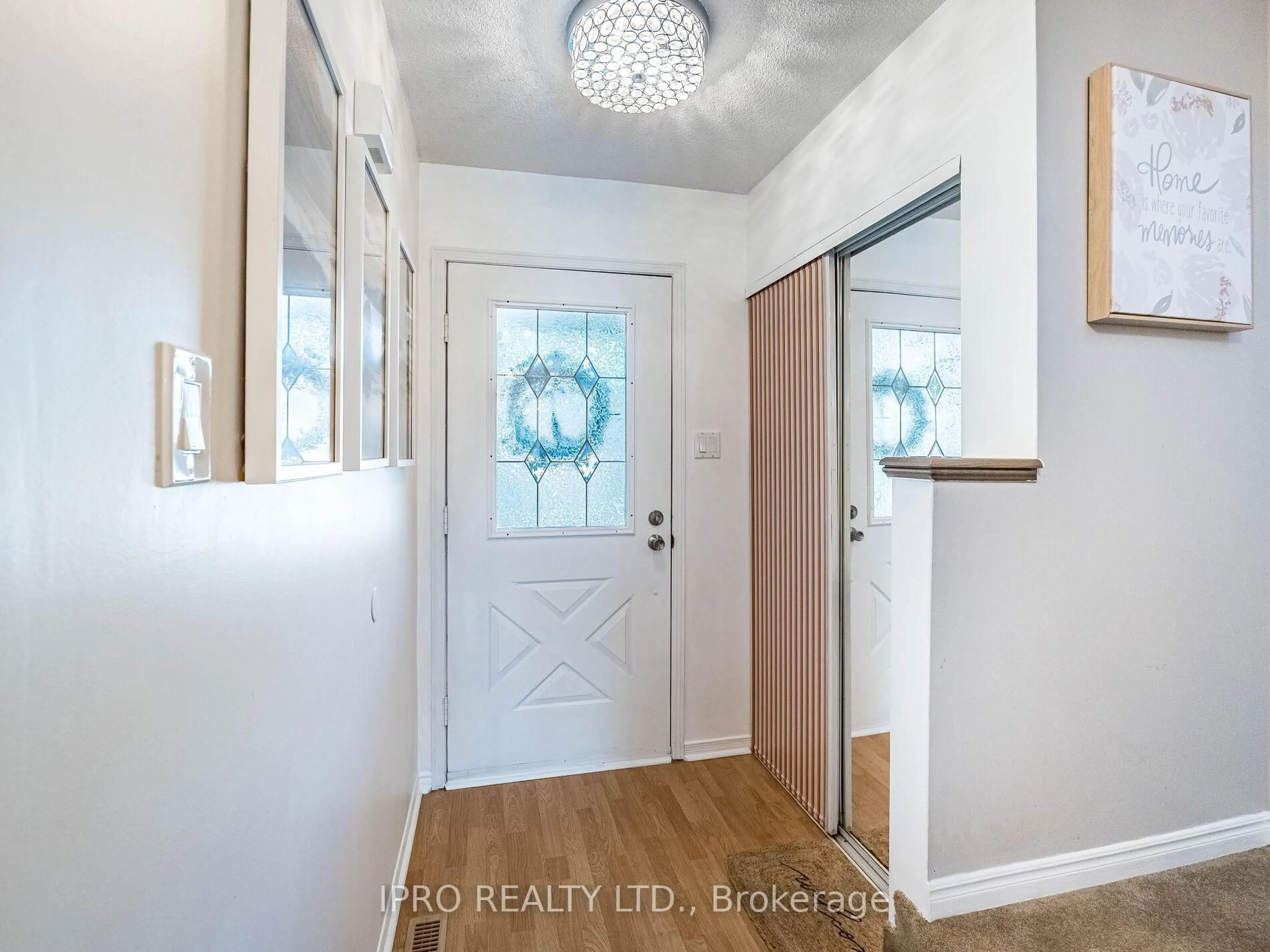 Indoor entryway for 236 Ross Lane, Oakville Ontario L6H 5E6