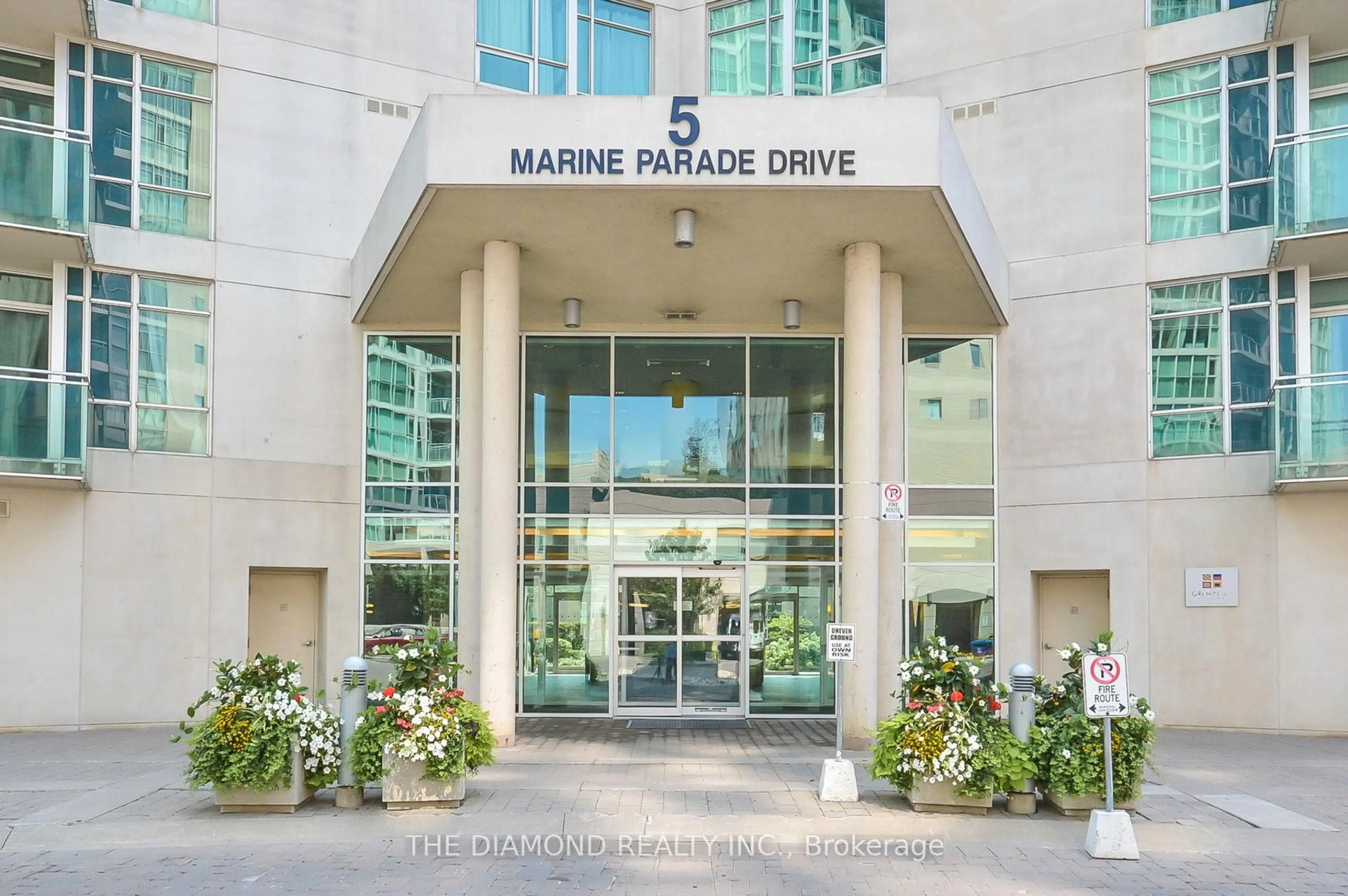 Indoor foyer for 5 Marine Parade Dr #327, Toronto Ontario M8V 4B4