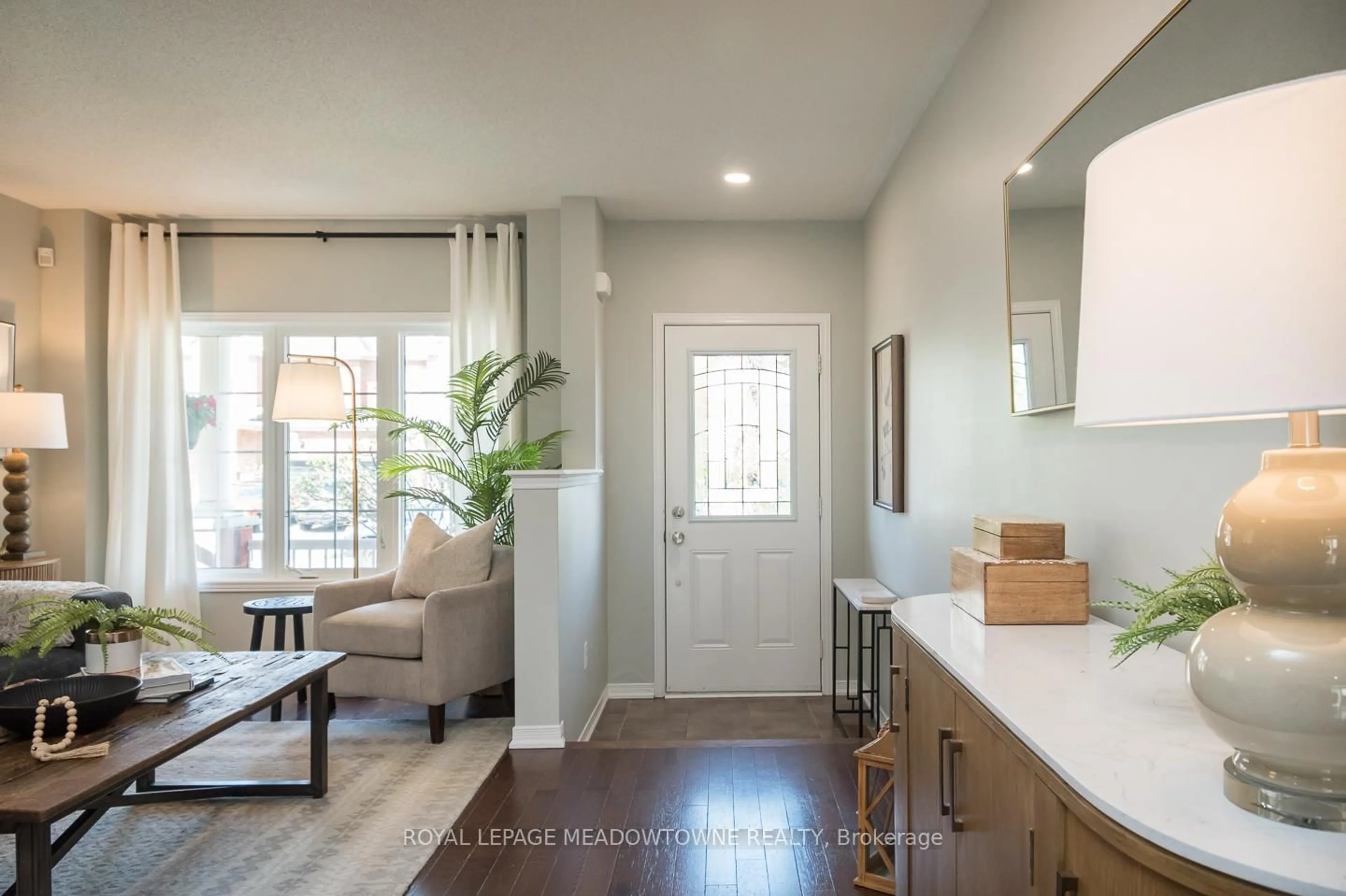 Indoor entryway for 292 Giddings Cres, Milton Ontario L9T 7A9