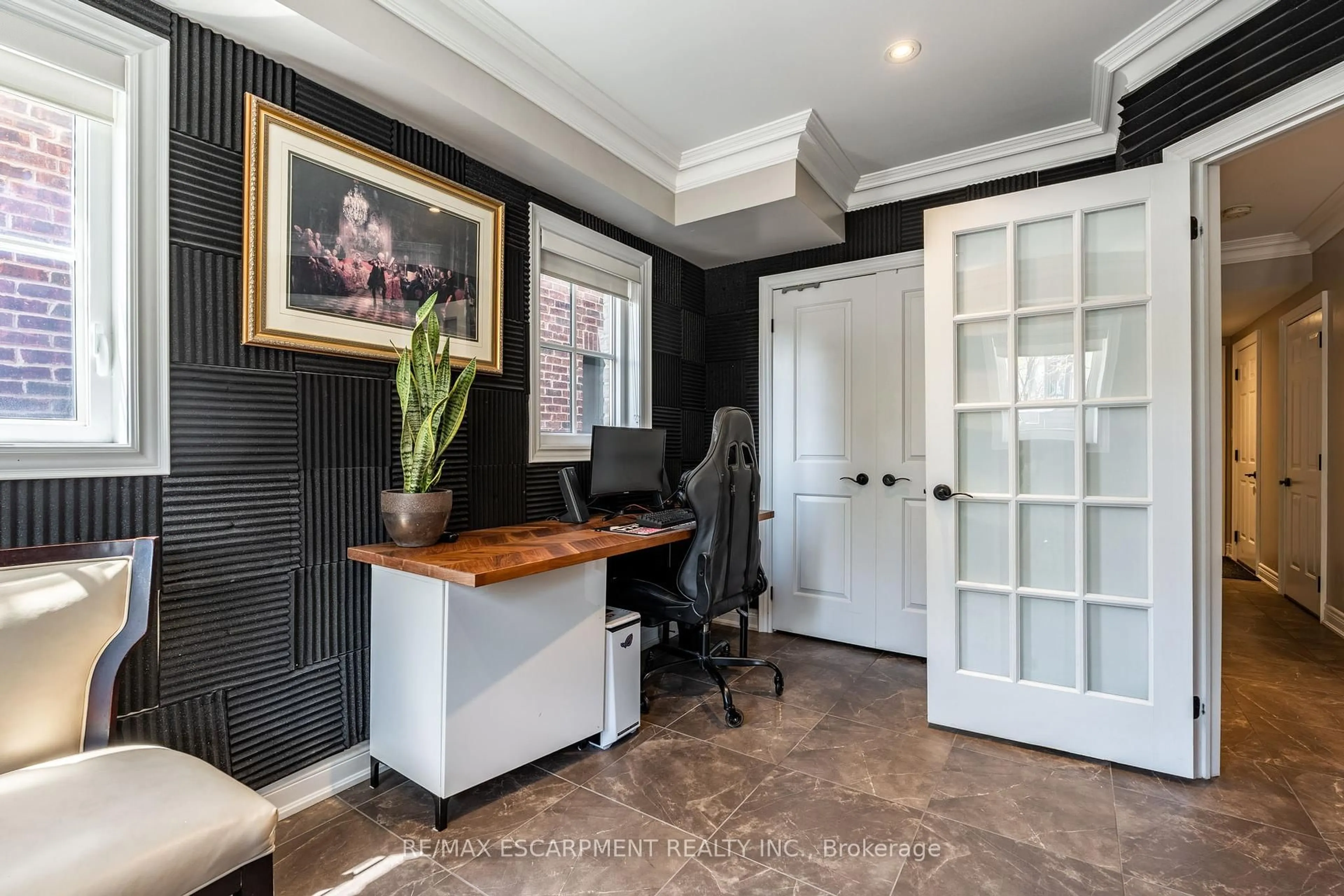 Unknown for 1825 Pagehurst Ave, Mississauga Ontario L4X 1Y5