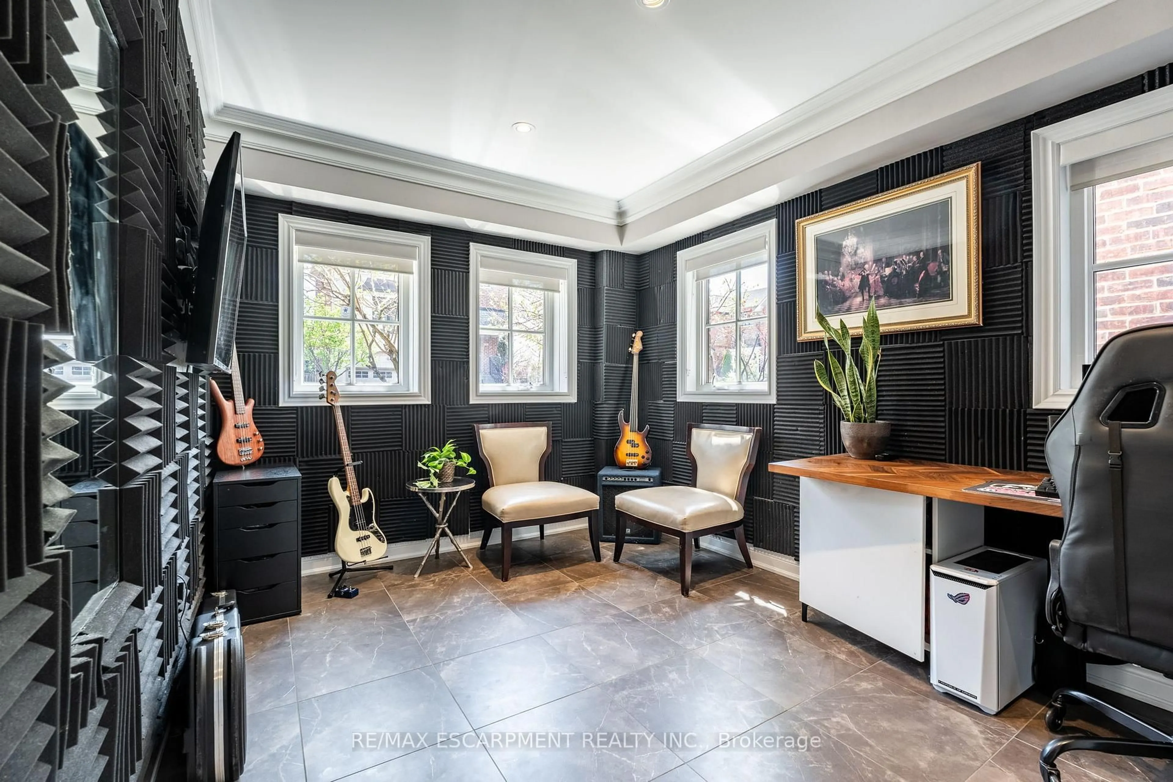 Unknown for 1825 Pagehurst Ave, Mississauga Ontario L4X 1Y5