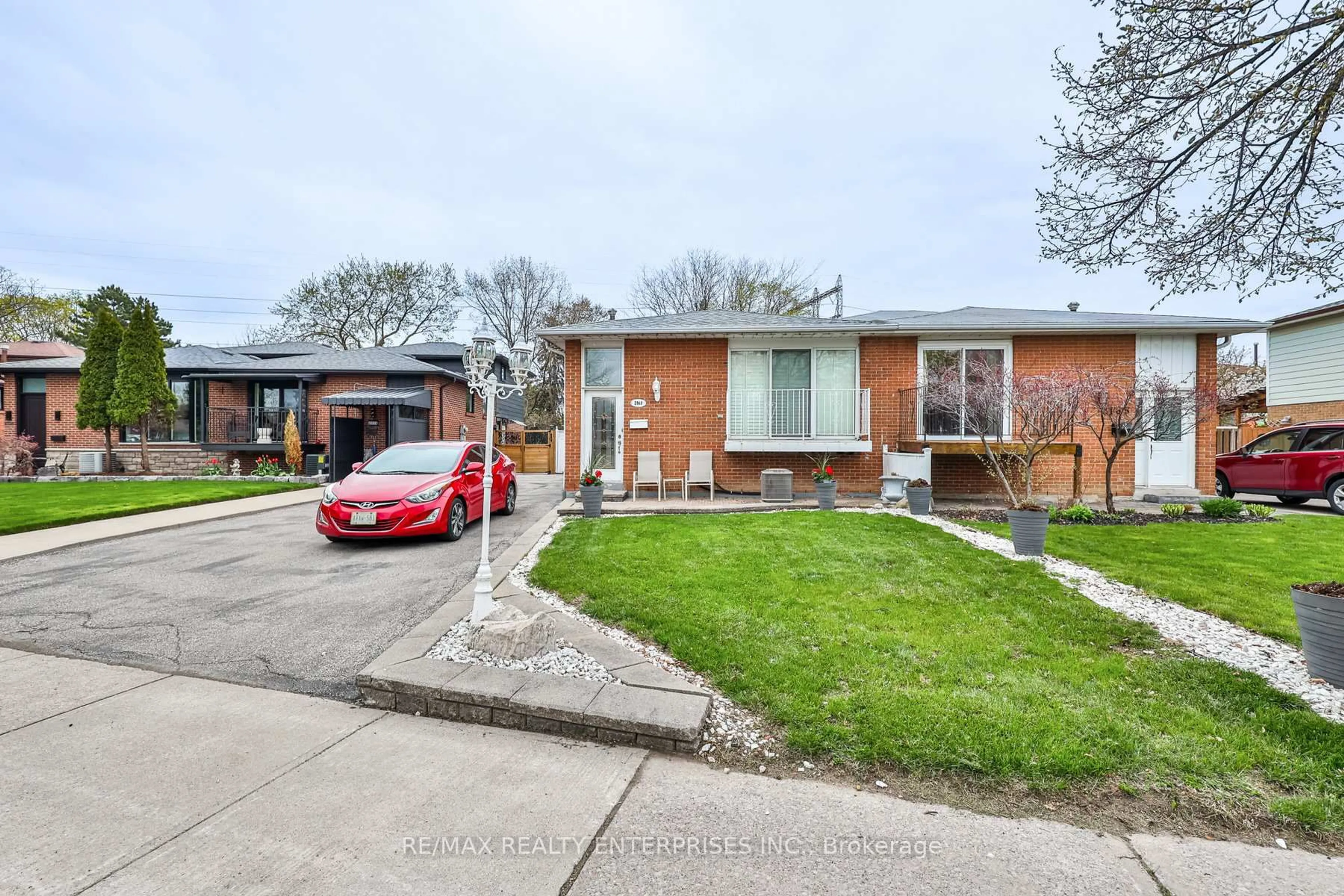 Unknown for 2167 Stir Cres, Mississauga Ontario L4Y 3V2