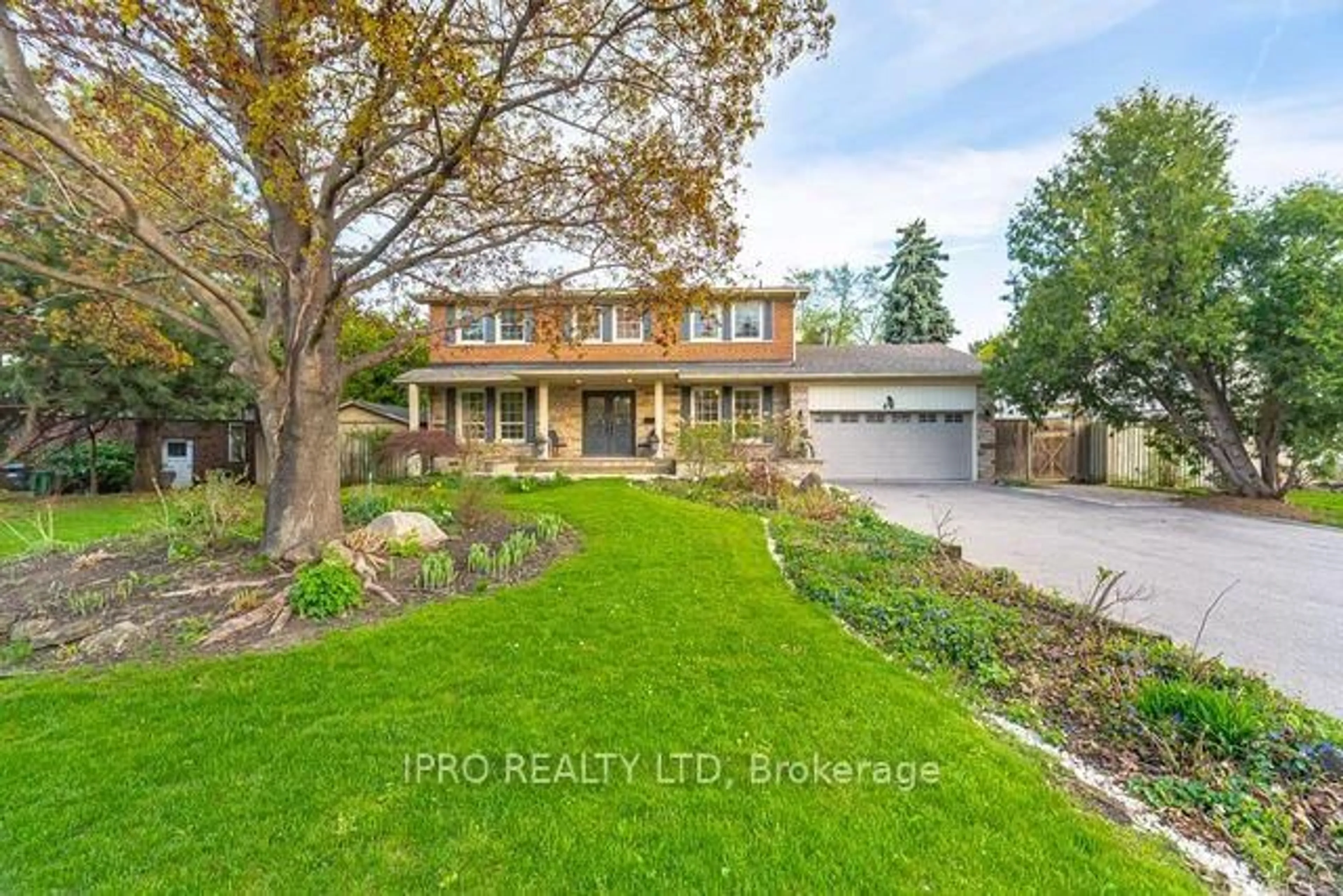 Home with brick exterior material, street for 42 Hillside Dr, Brampton Ontario L6S 1A3