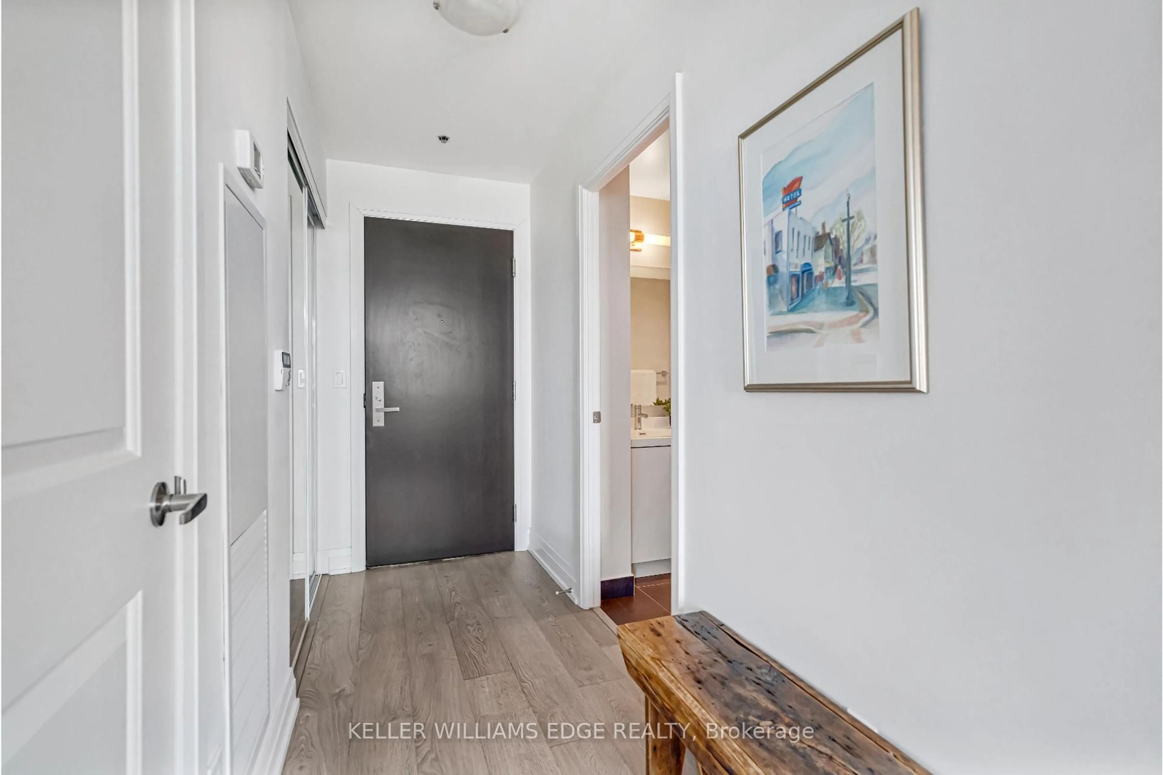 Indoor entryway for 65 Speers Rd #413, Oakville Ontario L6K 0J1