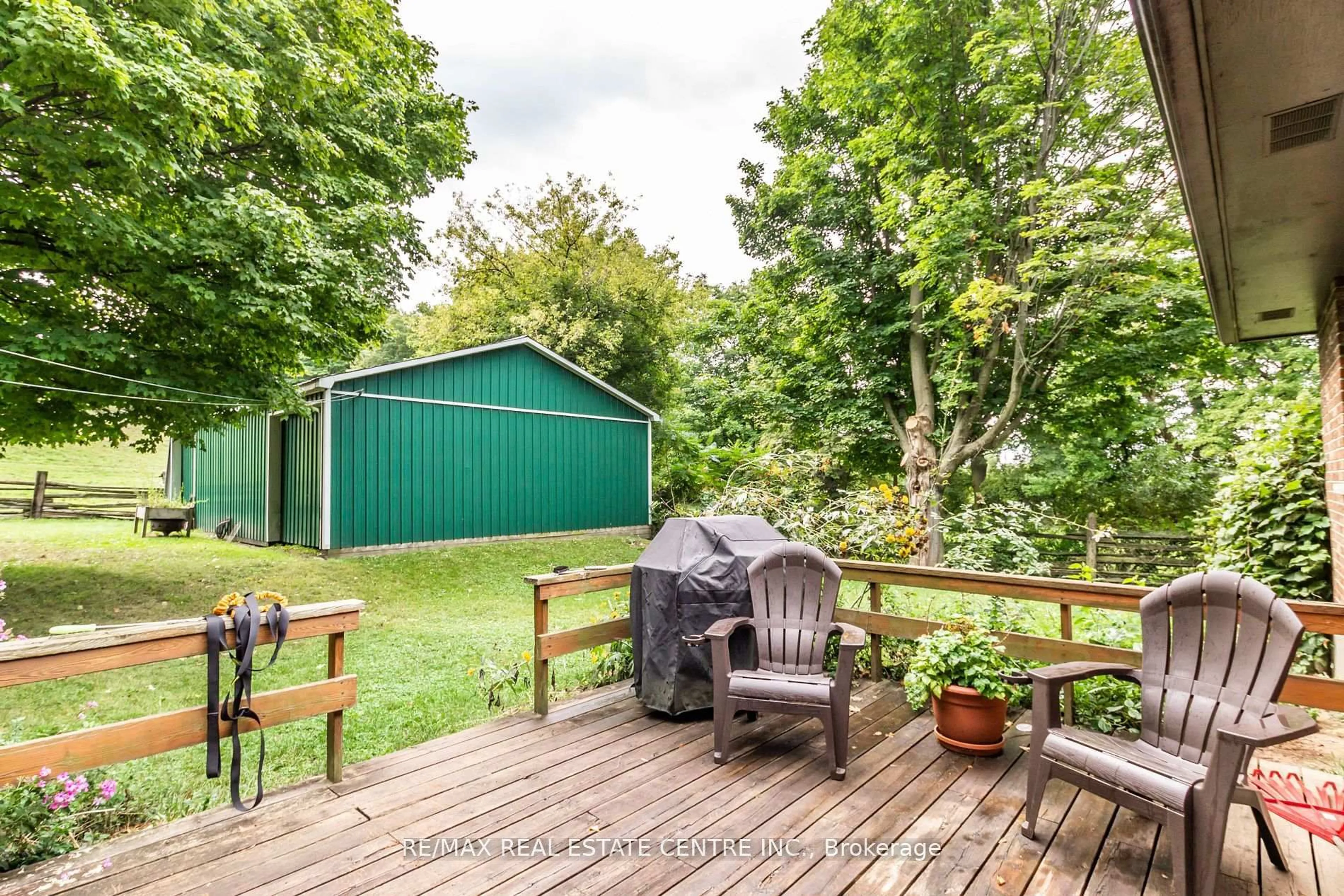 Patio, forest/trees view for 2532 REID SIDE Rd, Milton Ontario L0P 1B0