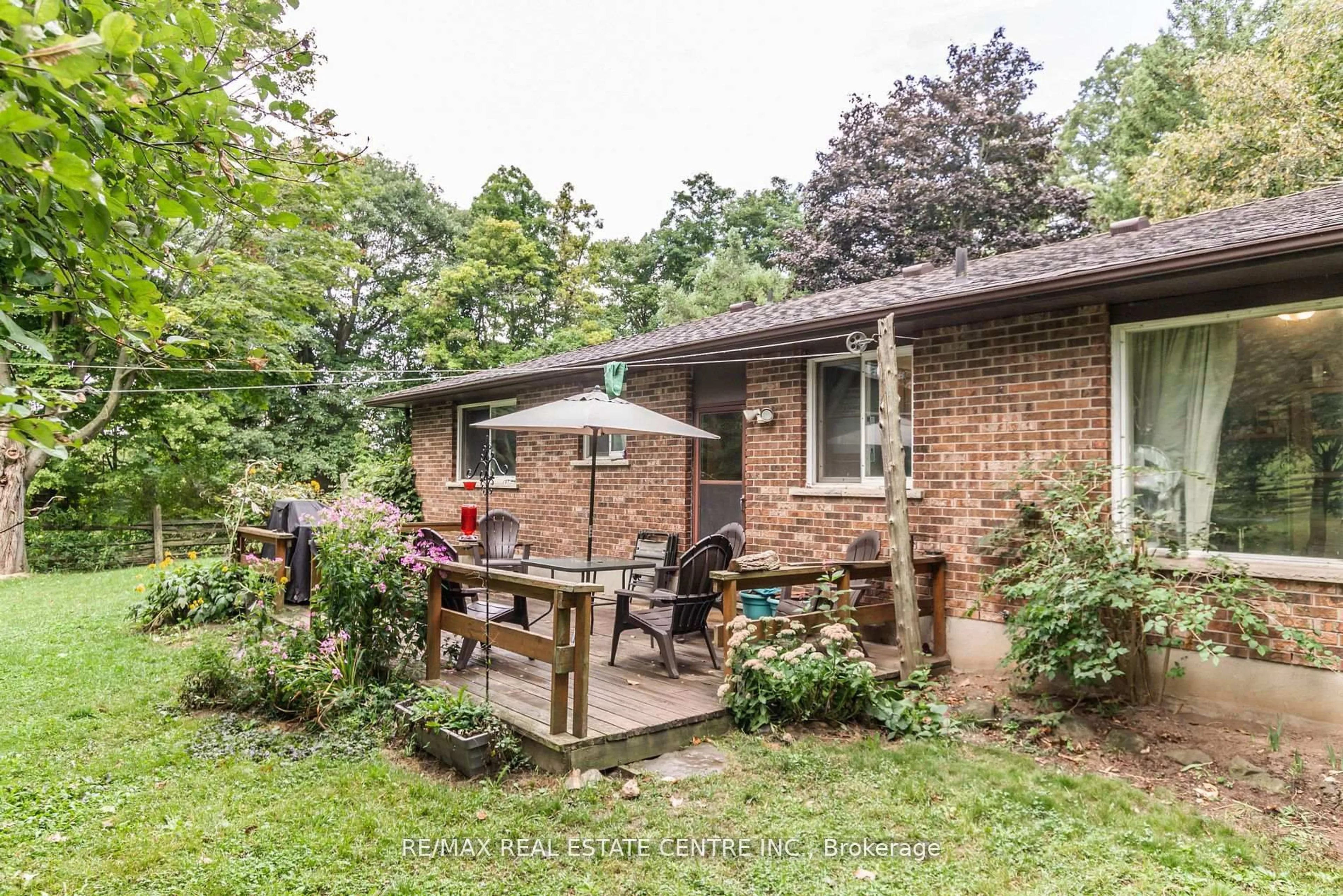 Patio, unknown for 2532 REID SIDE Rd, Milton Ontario L0P 1B0