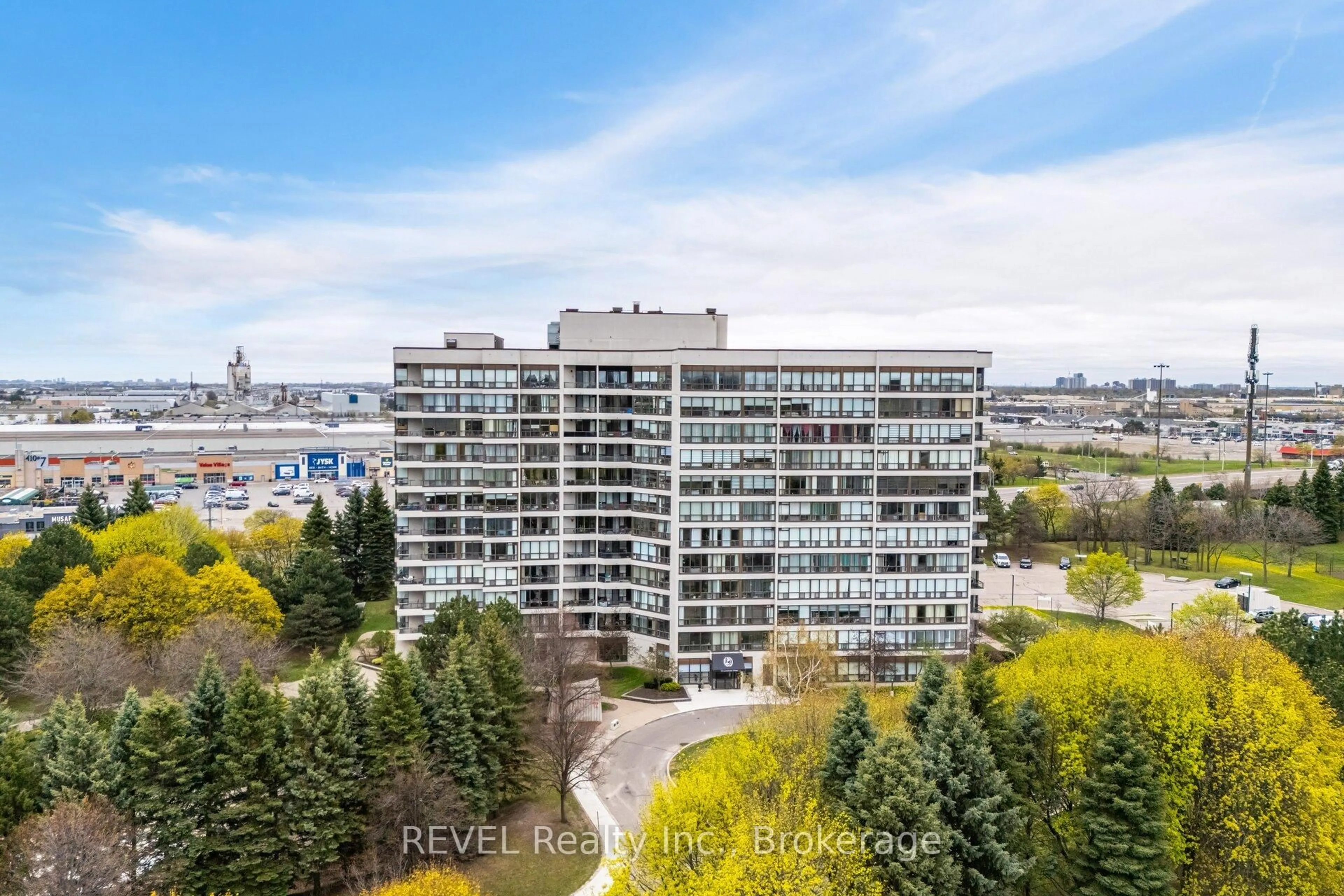 A pic from outside/outdoor area/front of a property/back of a property/a pic from drone, city buildings view from balcony for 12 Laurelcrest St #803, Brampton Ontario L6S 5Y4